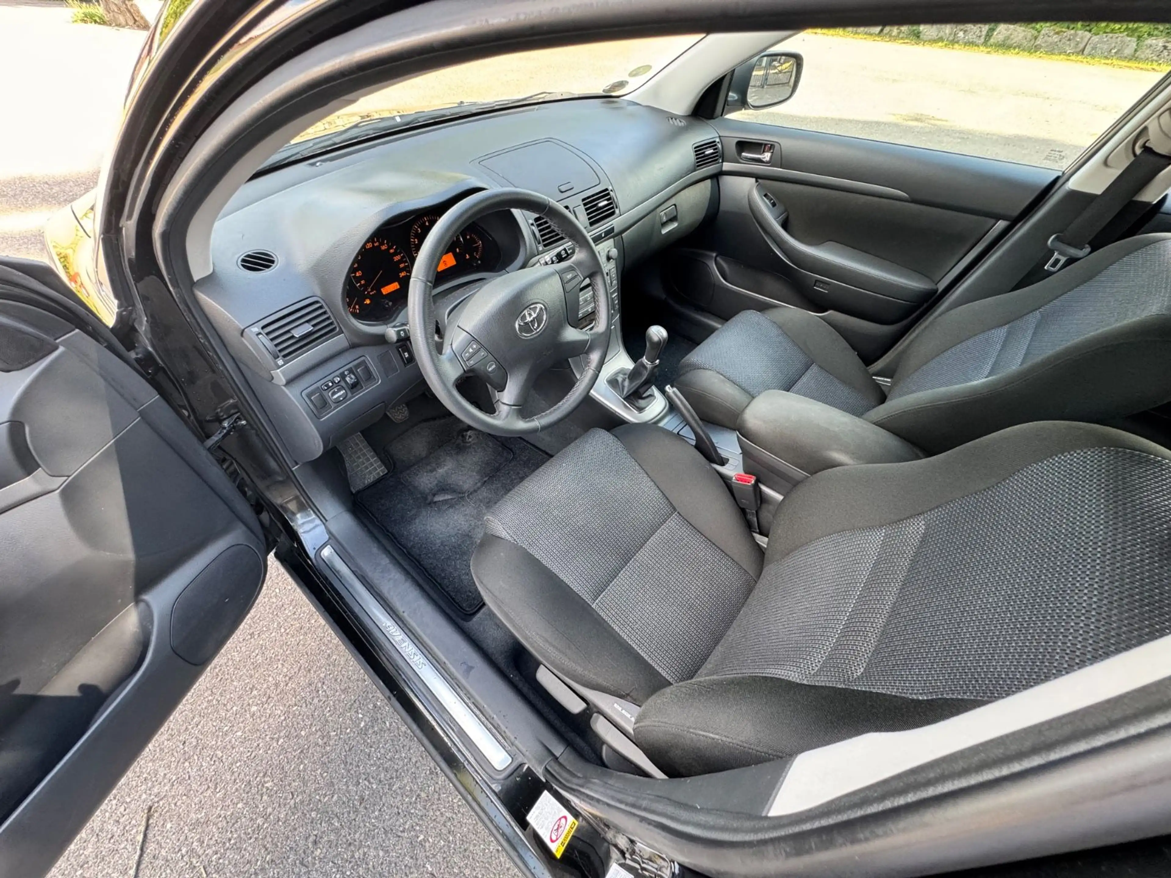 Toyota Avensis Kombi 1.8 Sol /1-Hand/Scheckheftgepflegt — photo 18