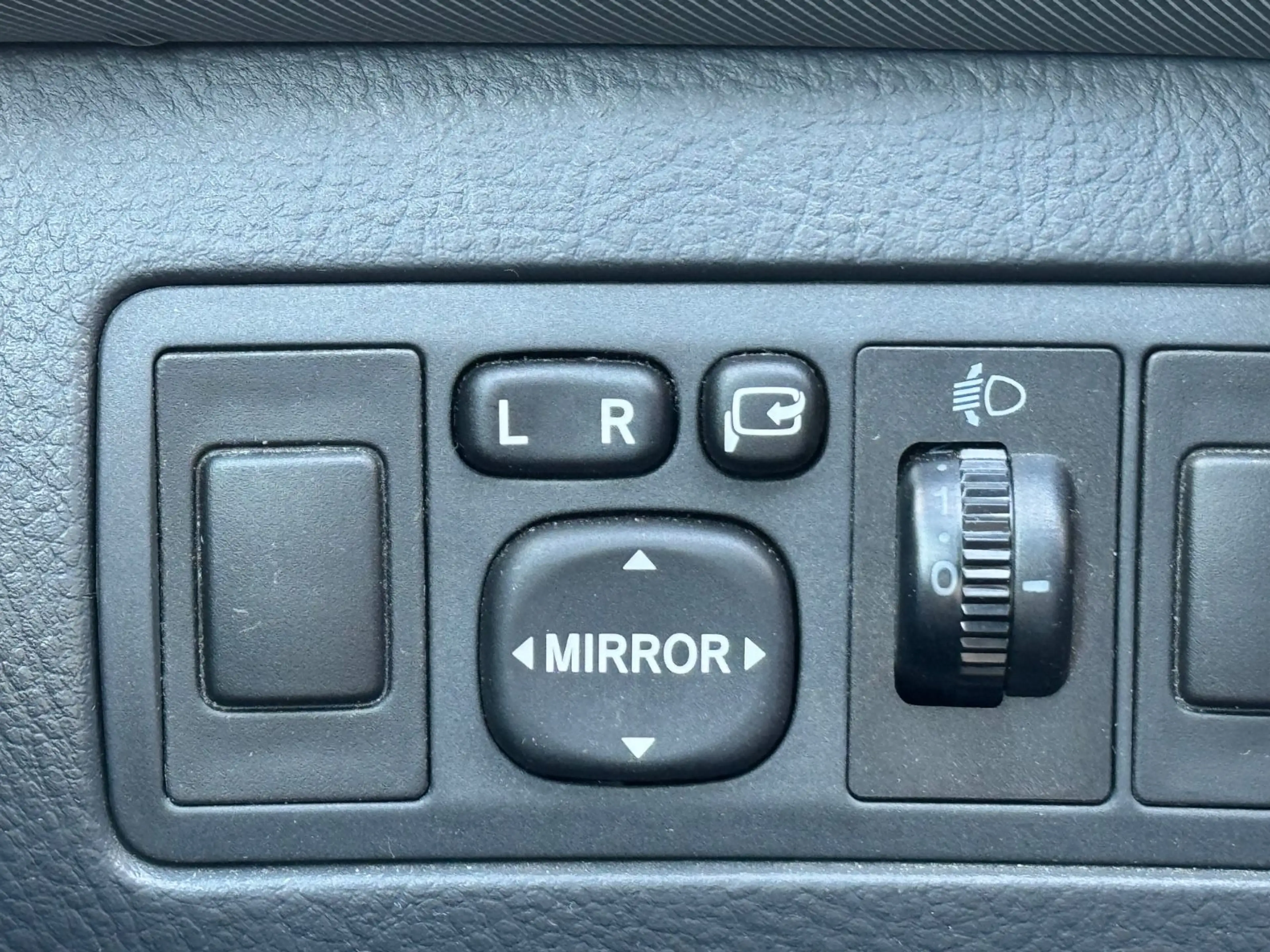 Toyota Avensis Kombi 1.8 Sol /1-Hand/Scheckheftgepflegt — photo 9
