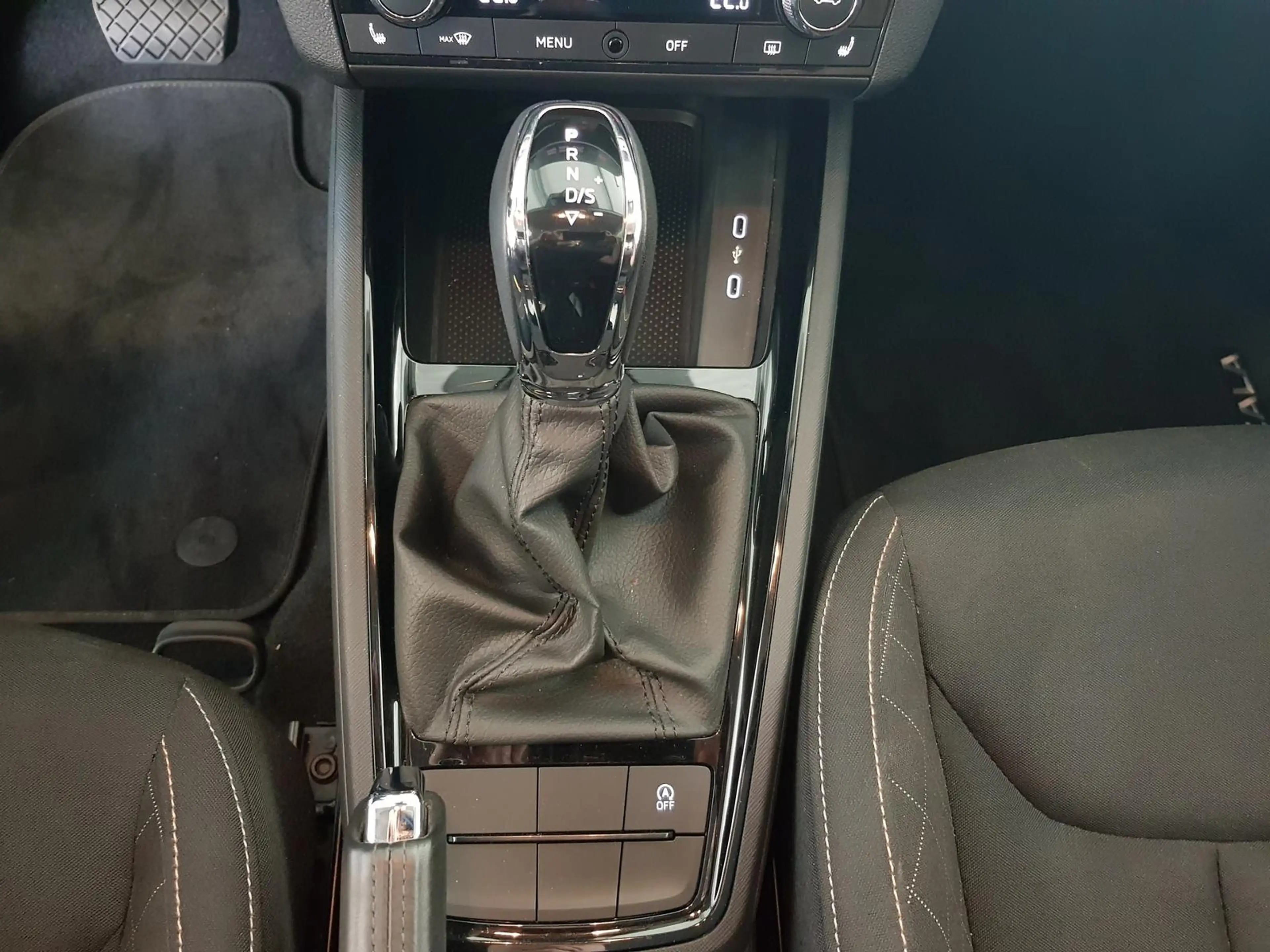 Skoda Scala TSI DSG SmartLink LED PDC Sitzheiz ACC — photo 12