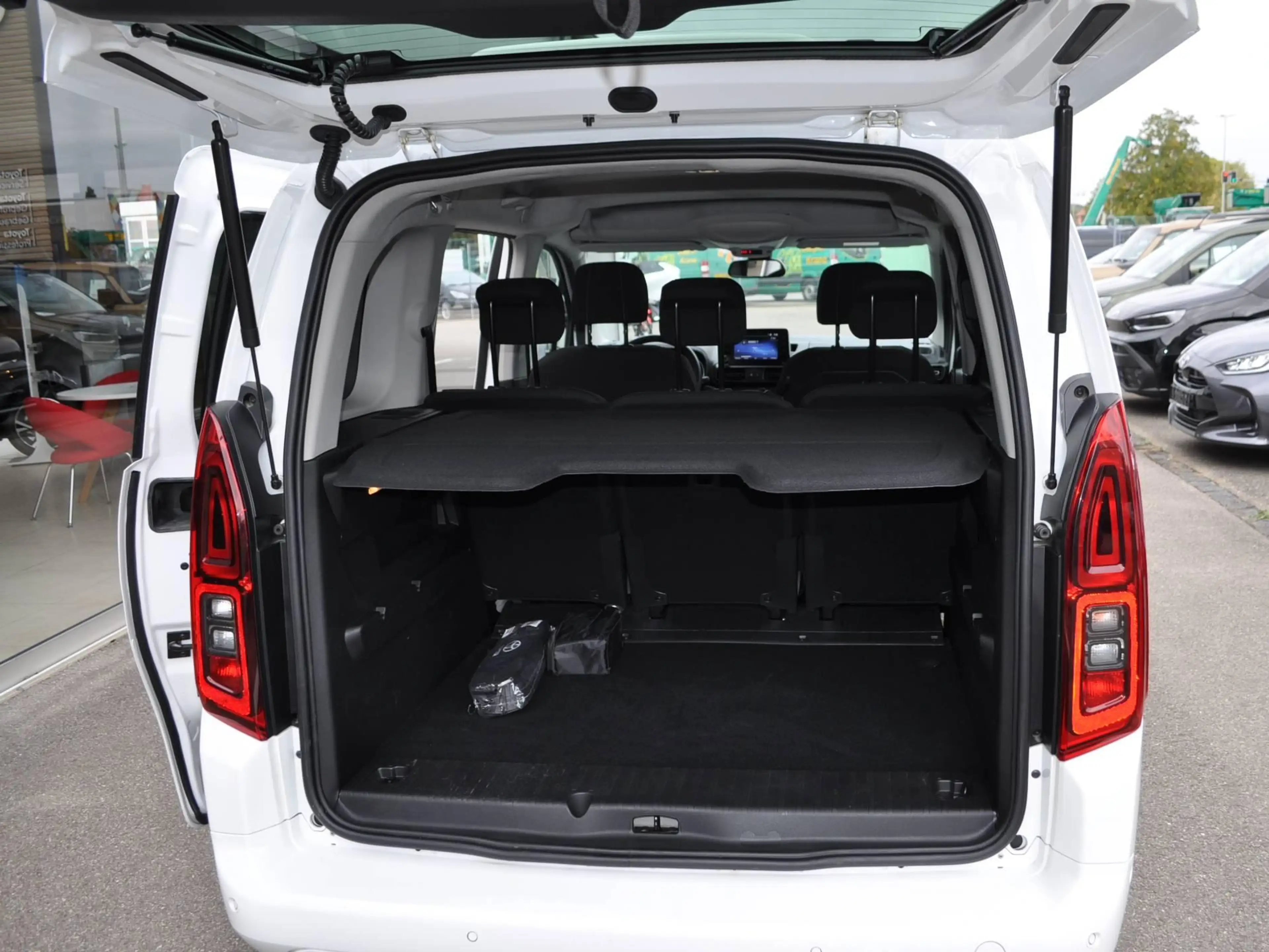 Toyota Proace City Verso L1 Team Deutschland Automatik — photo 6