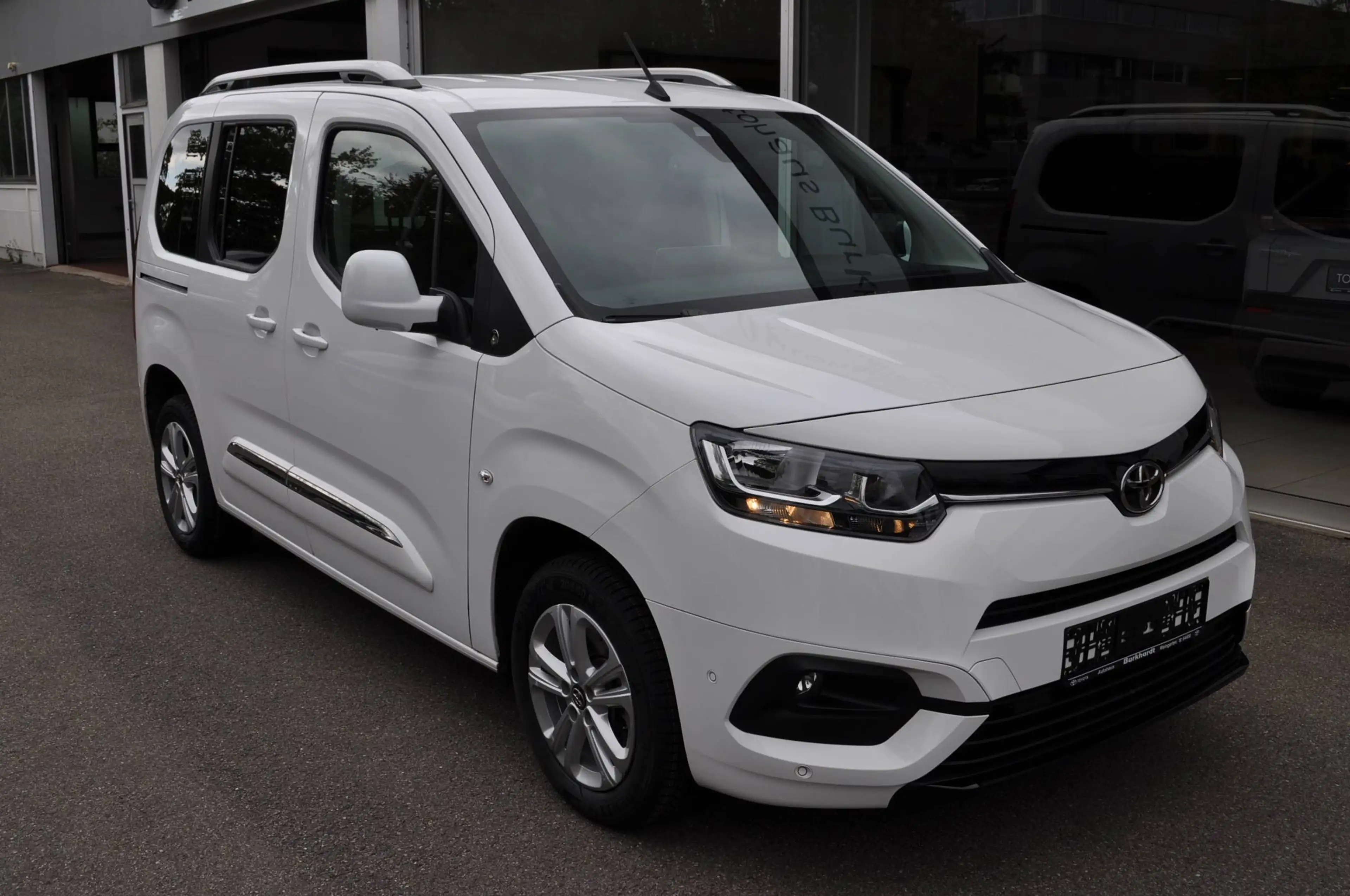 Toyota Proace City Verso L1 Team Deutschland Automatik — photo 2