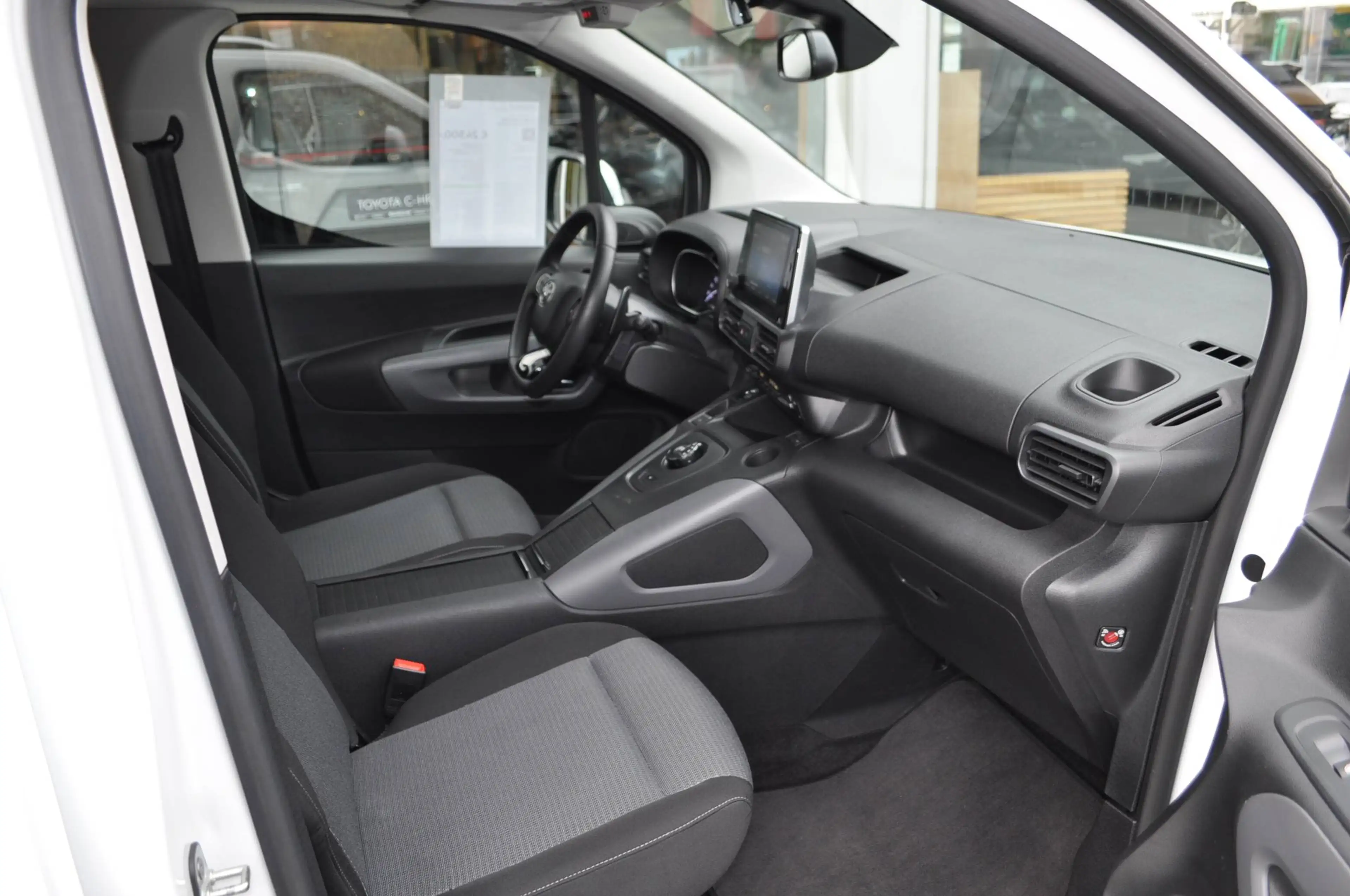 Toyota Proace City Verso L1 Team Deutschland Automatik — photo 8