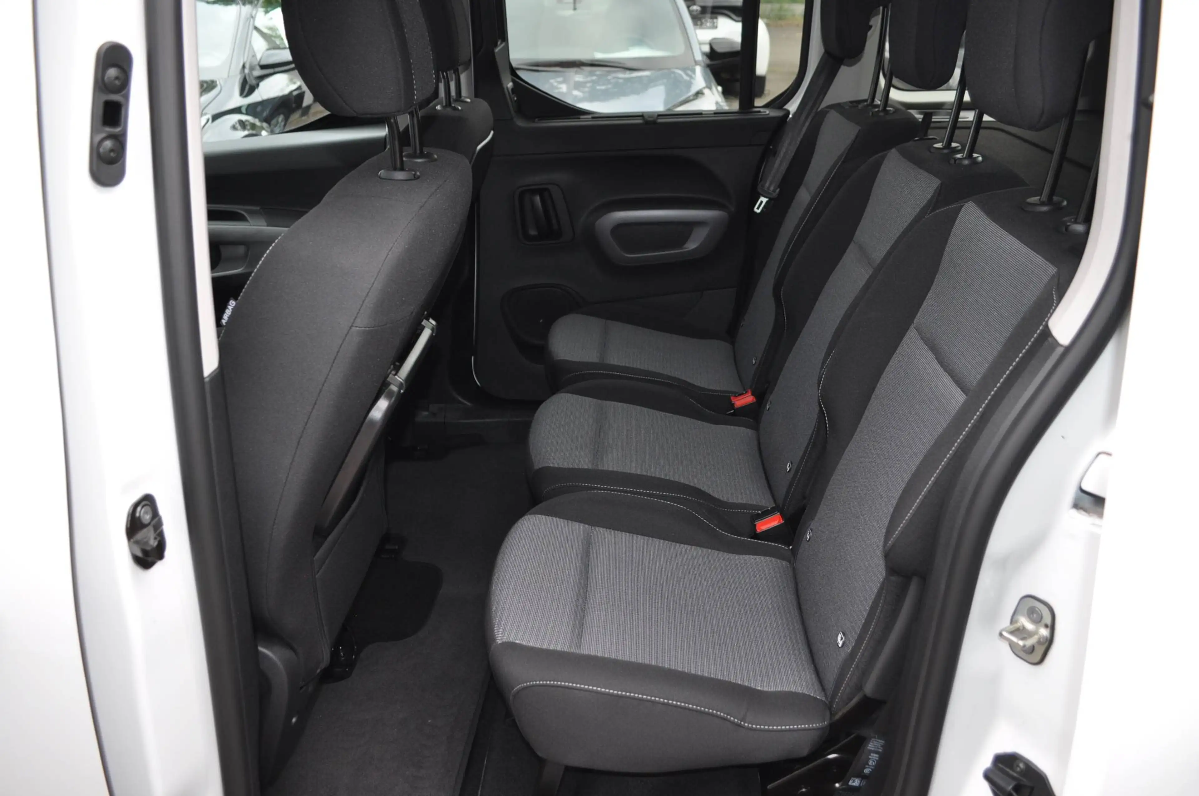 Toyota Proace City Verso L1 Team Deutschland Automatik — photo 10