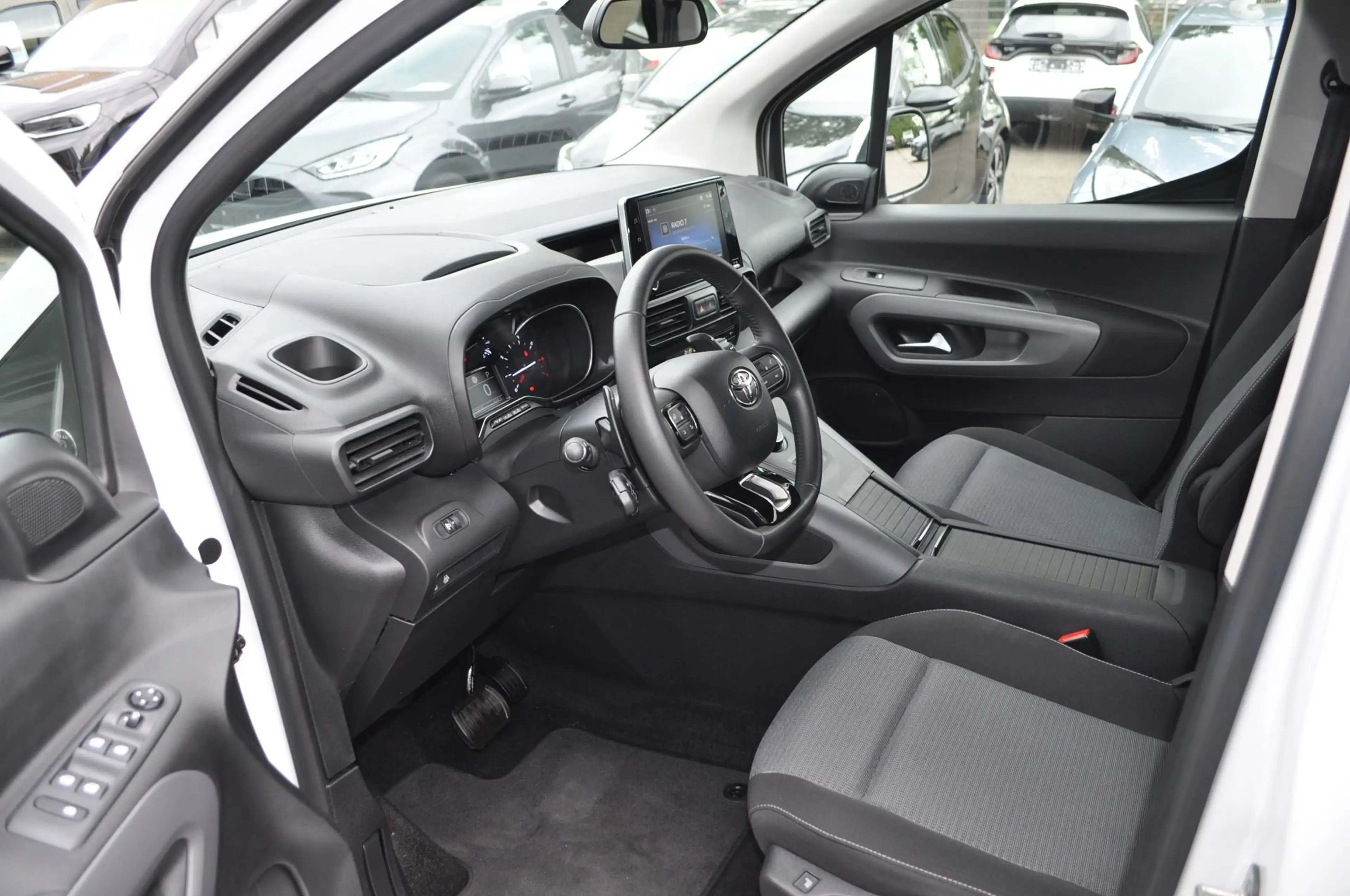 Toyota Proace City Verso L1 Team Deutschland Automatik — photo 7