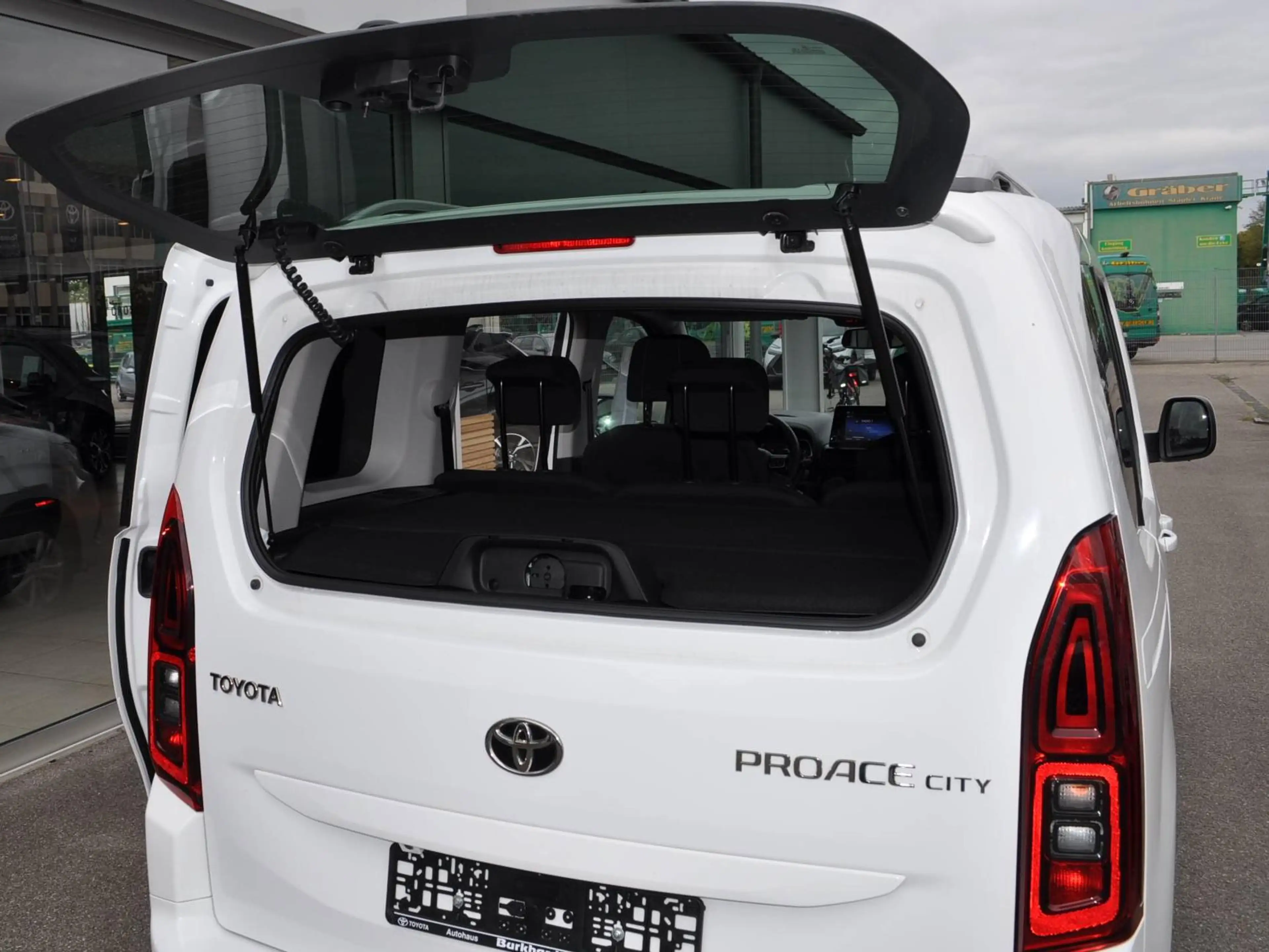 Toyota Proace City Verso L1 Team Deutschland Automatik — photo 5