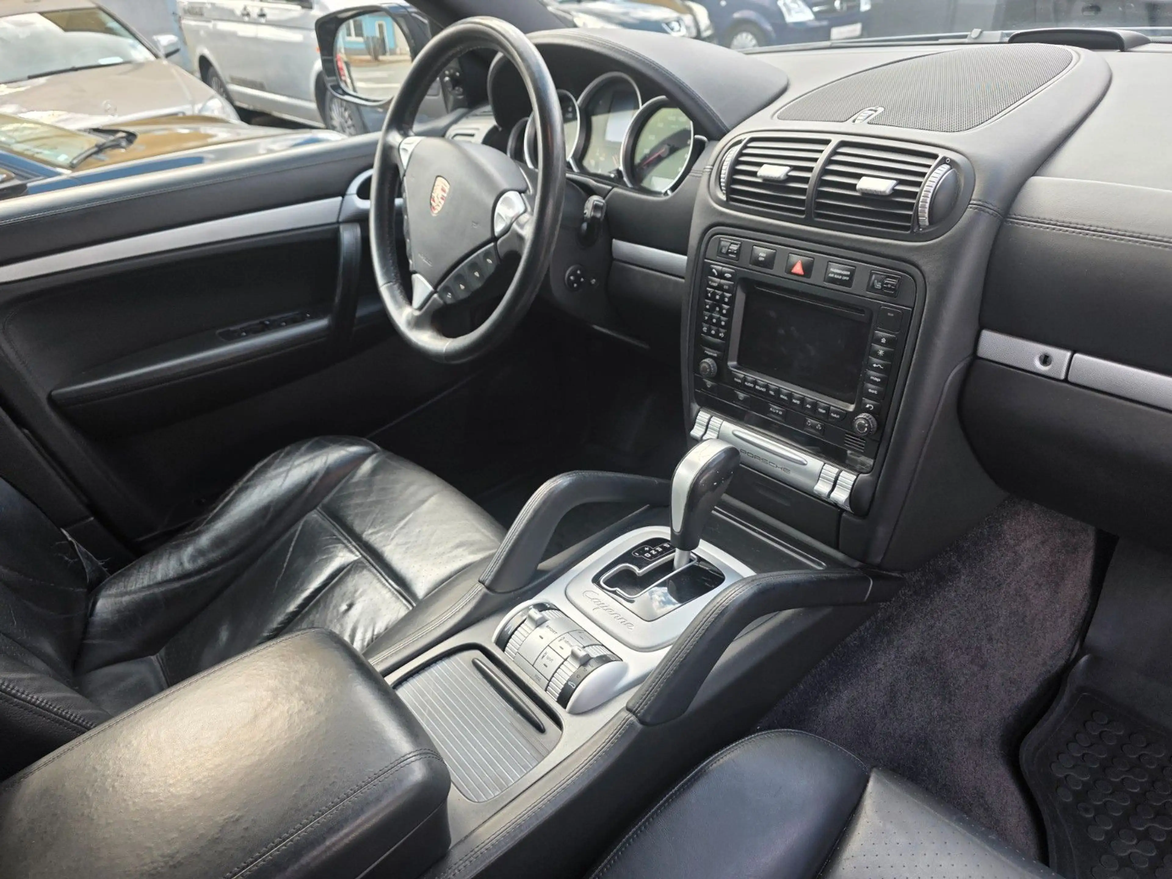 Porsche Cayenne S — photo 9