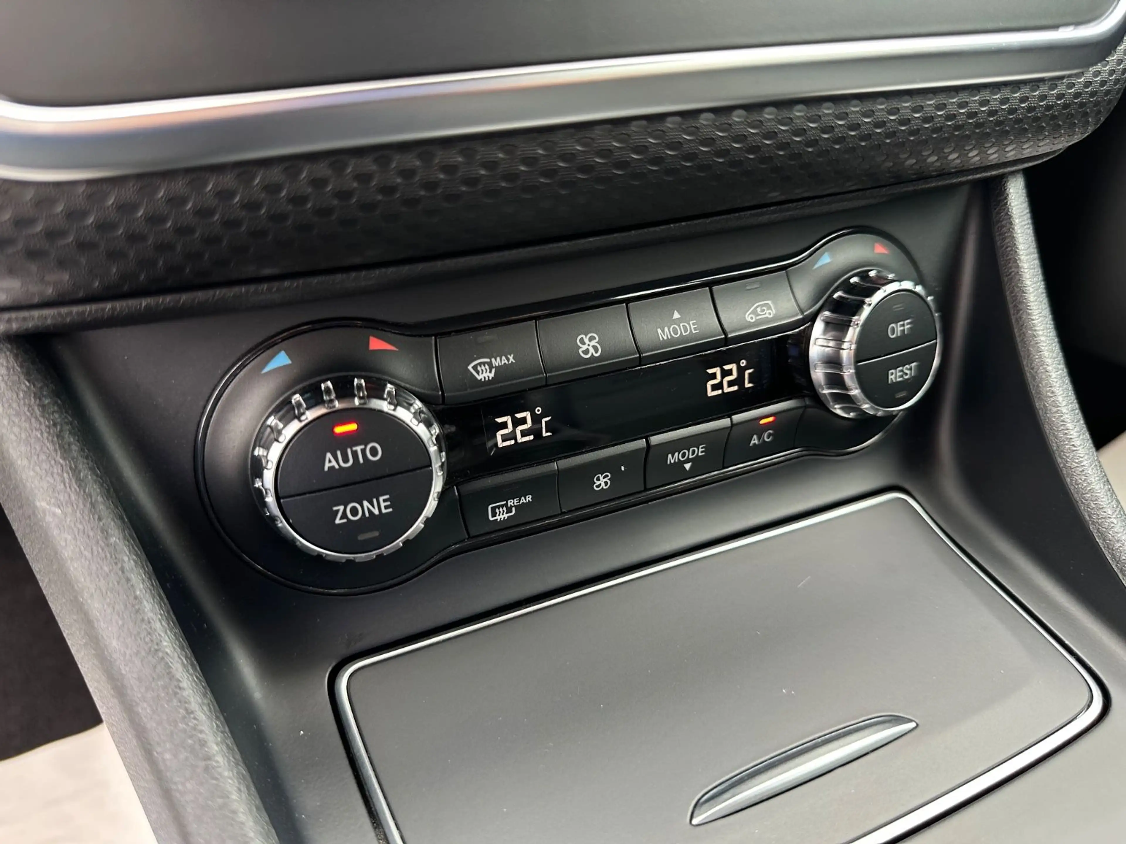 Mercedes-Benz A 200 AMG-Line GARANTIE/APPLE-CAR-PLAY/NOTBREMSA — photo 11