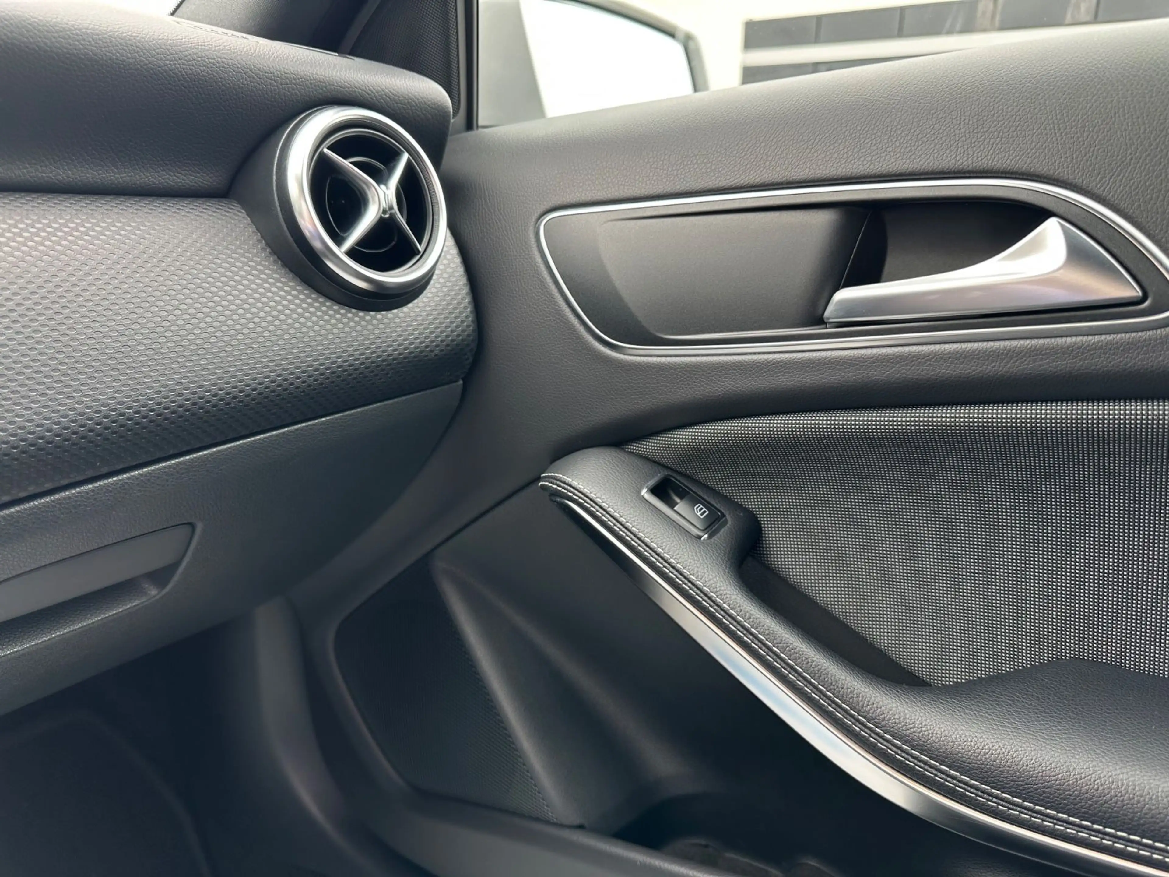 Mercedes-Benz A 200 AMG-Line GARANTIE/APPLE-CAR-PLAY/NOTBREMSA — photo 13
