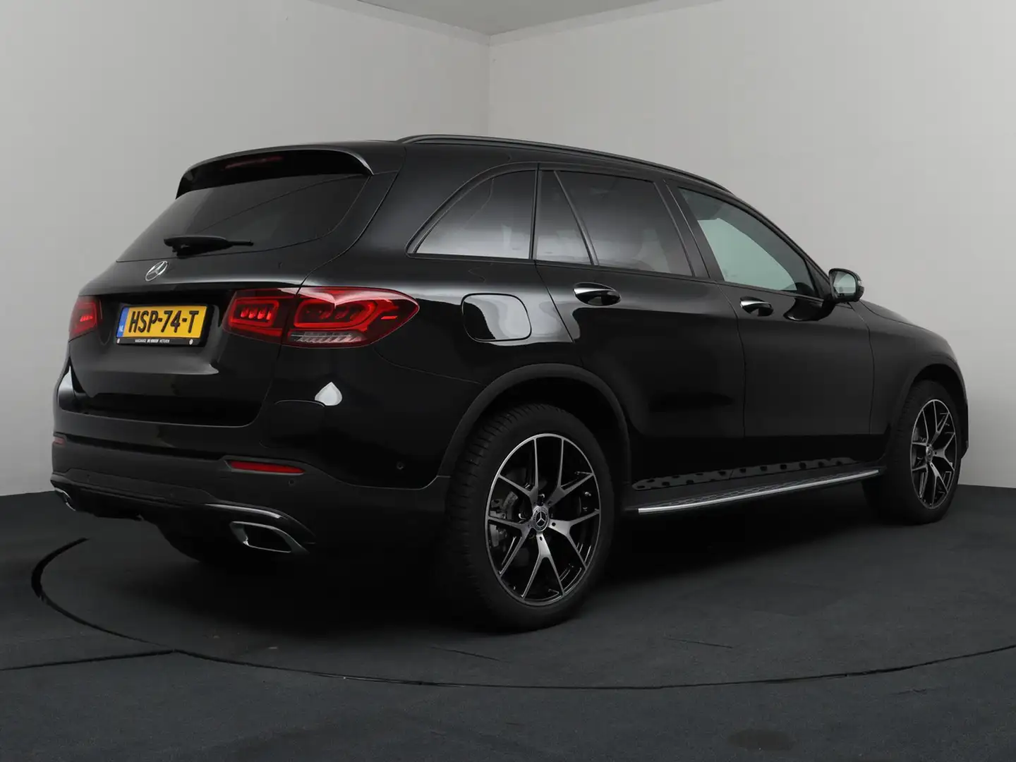 Mercedes-Benz GLC 300 300e 4MATIC Business Solution AMG | Luchtvering | Zwart - 2