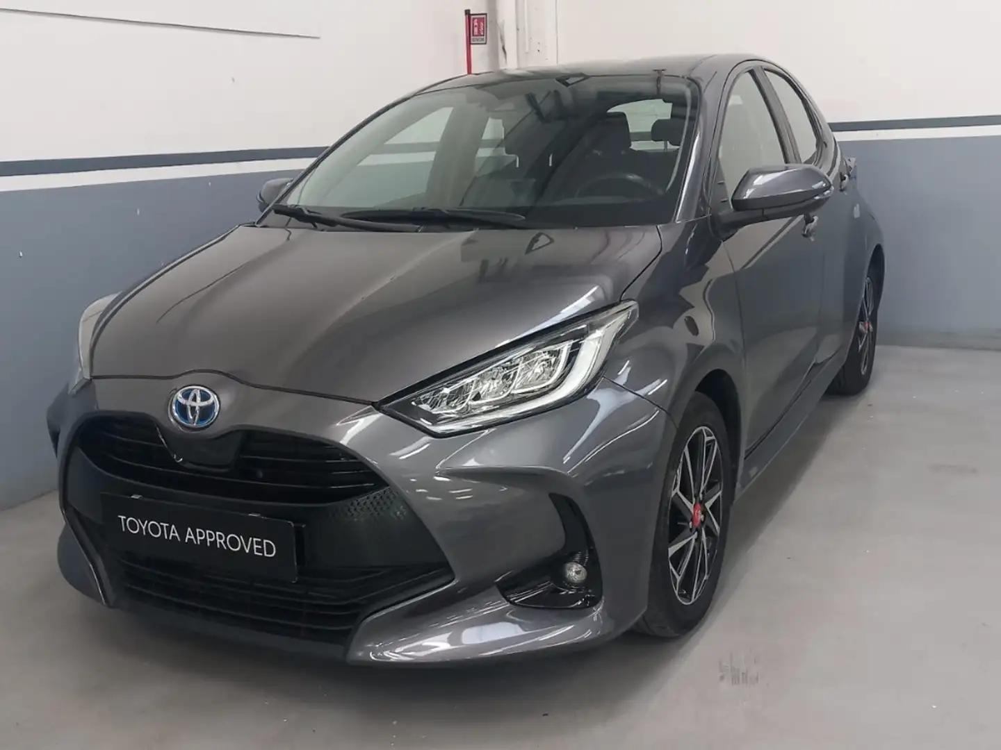 Toyota Yaris 1.5 Hybrid Trend Gris - 1