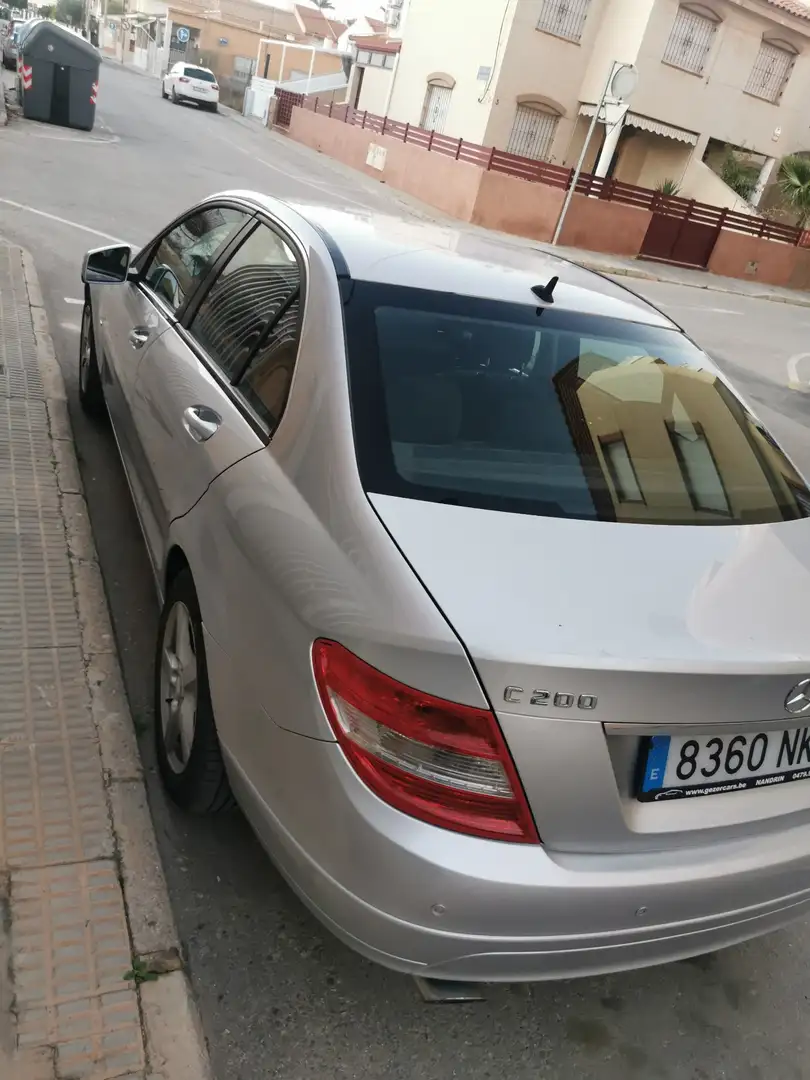 Mercedes-Benz 200 - 2