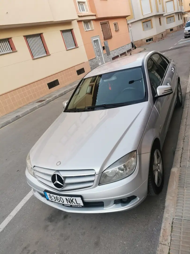 Mercedes-Benz 200 - 1