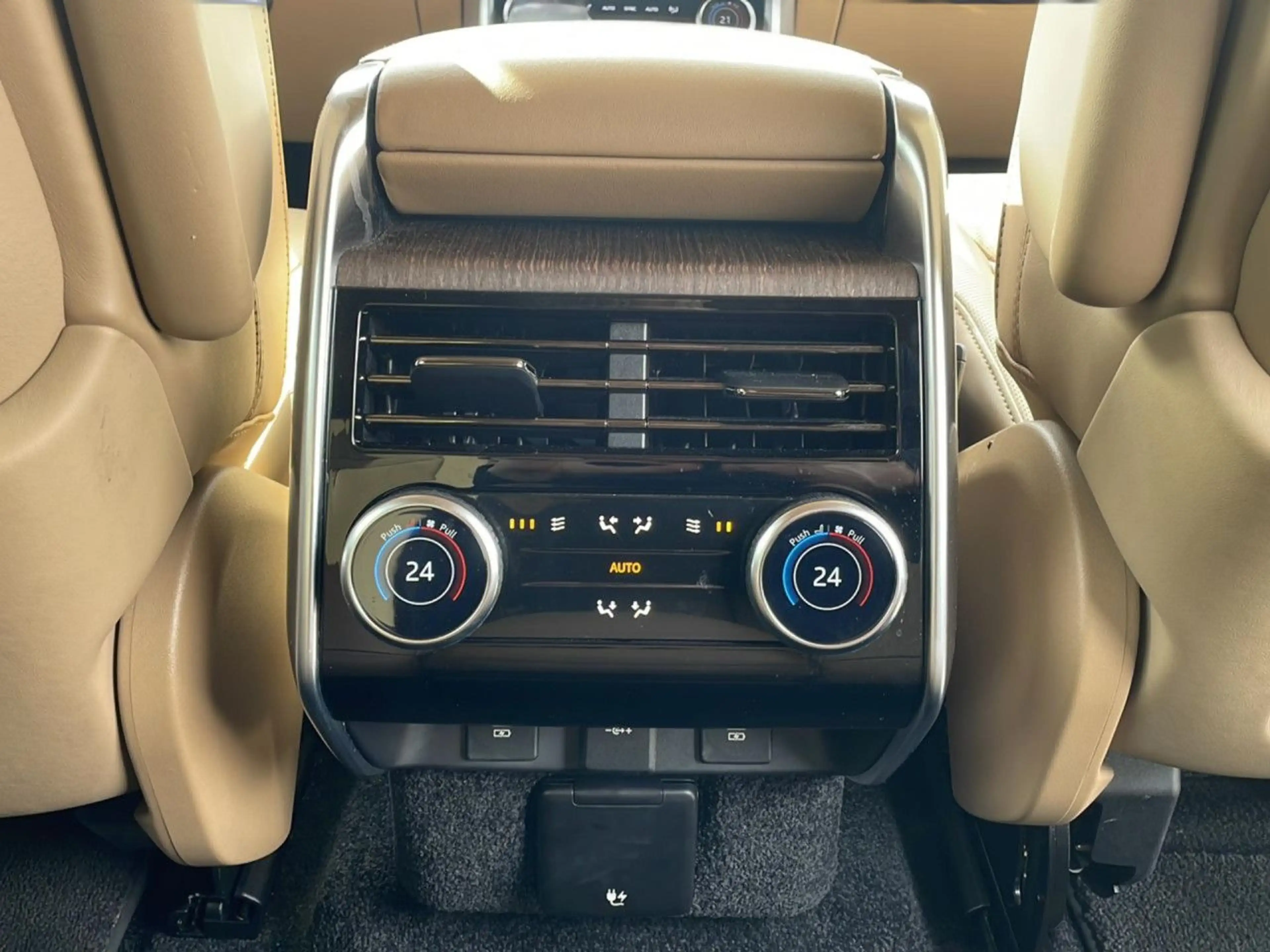Land Rover Range Rover P530 Autobiography AHK, Massage — photo 14