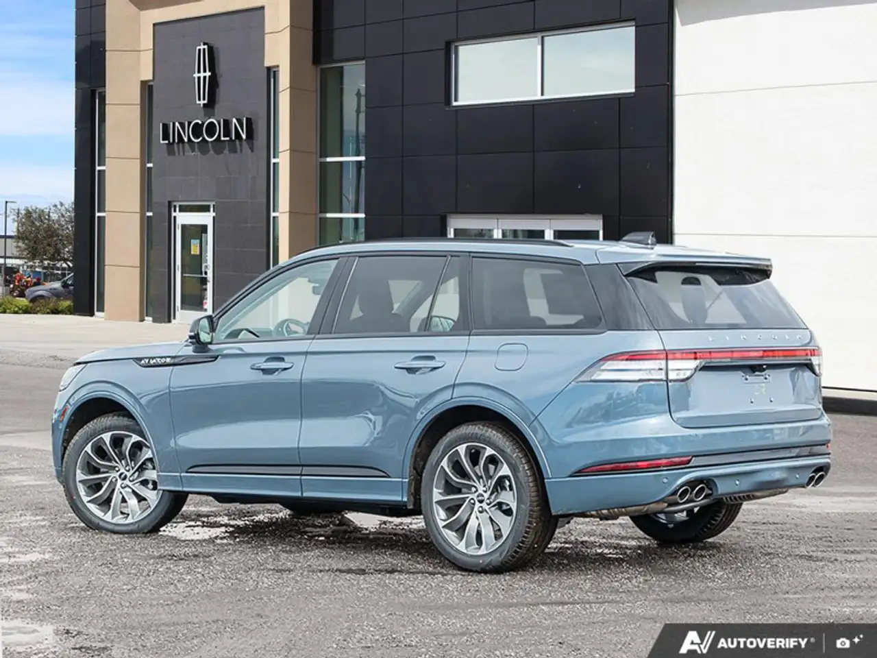 Lincoln Aviator снимка Lincoln Aviator