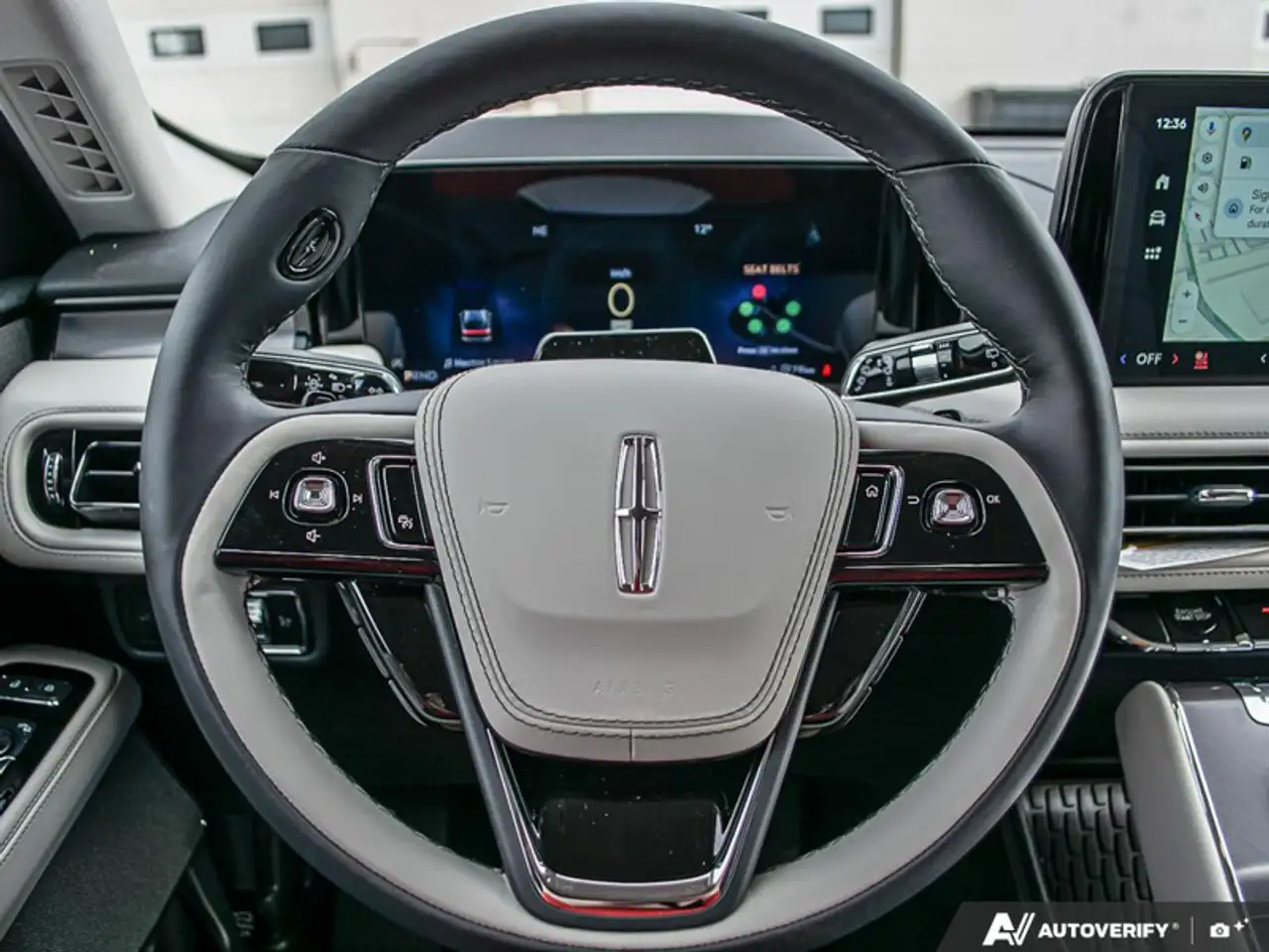 Lincoln Aviator снимка Lincoln Aviator