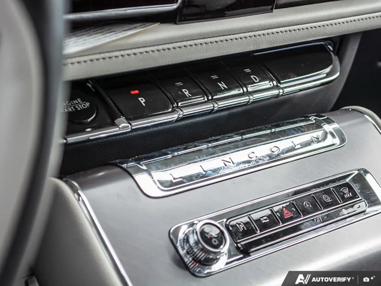 Lincoln Aviator снимка Lincoln Aviator