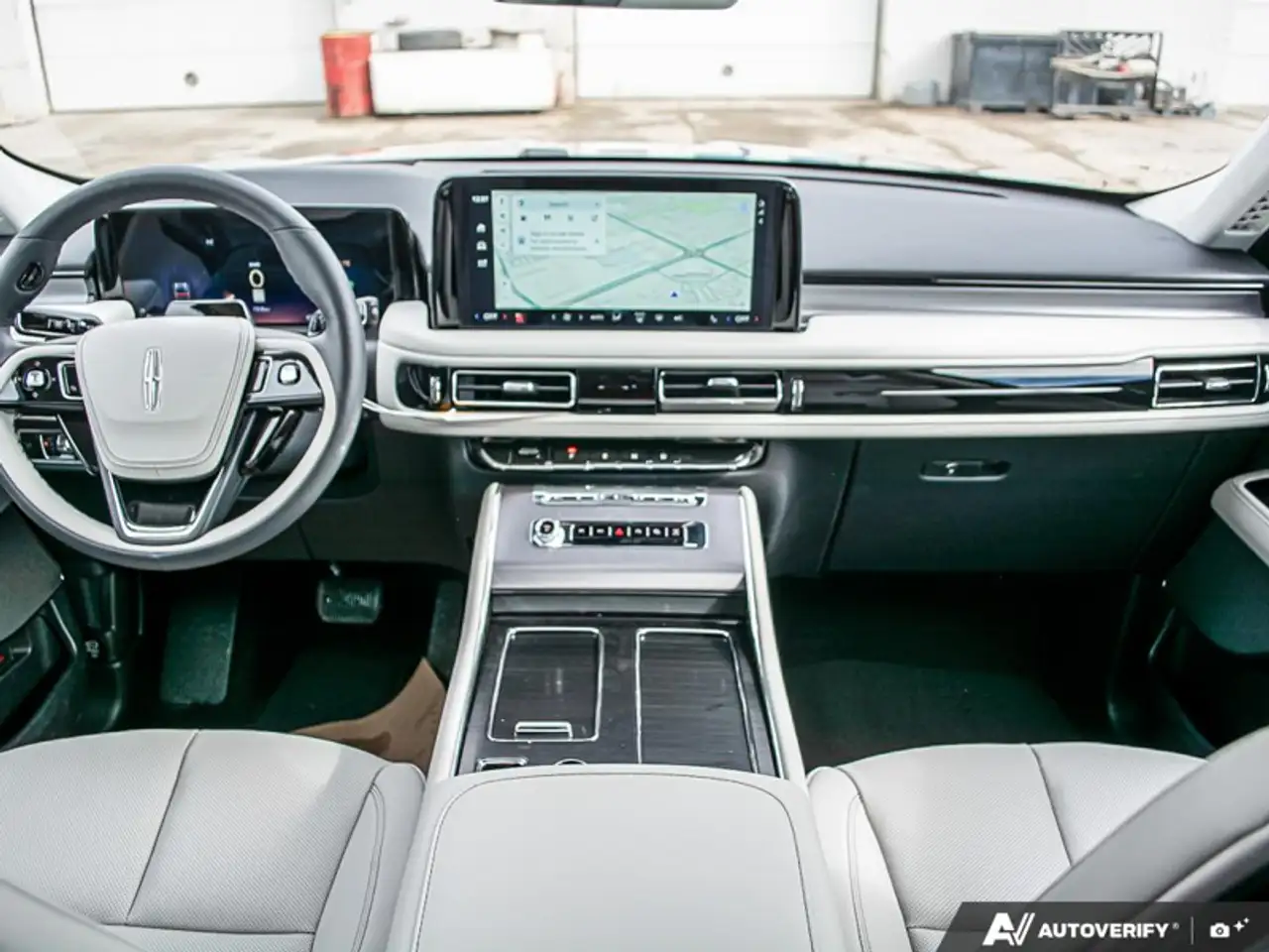 Lincoln Aviator снимка Lincoln Aviator