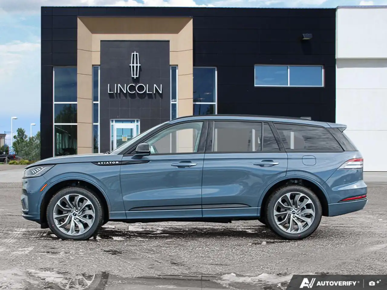 Lincoln Aviator снимка Lincoln Aviator