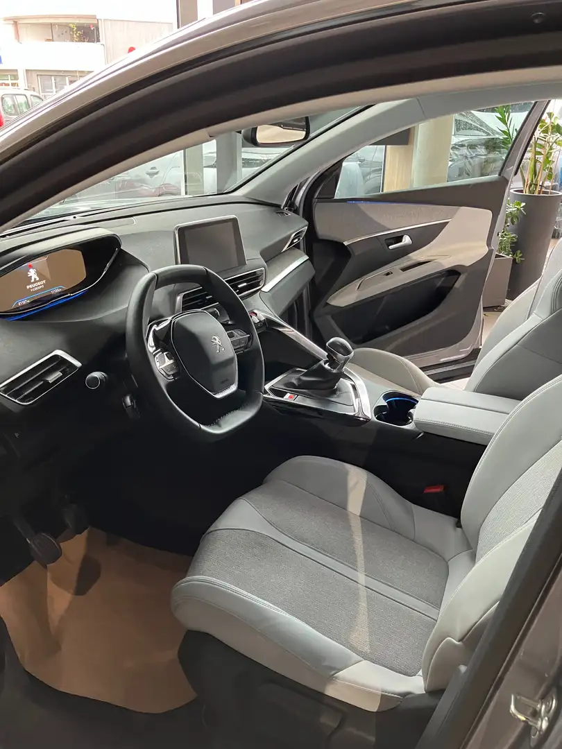 Peugeot 3008 Allure Grau - 2