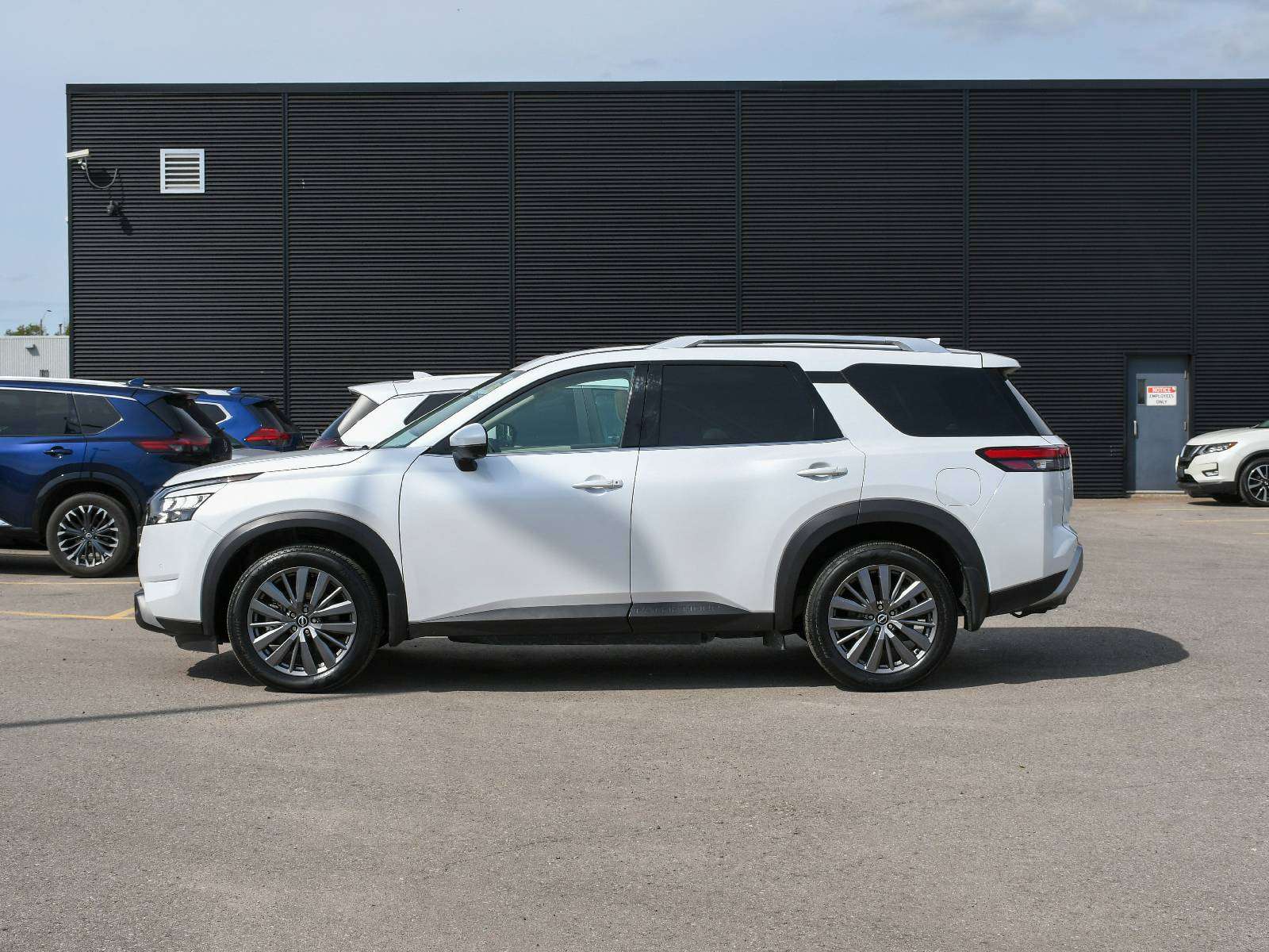 2025 Nissan Pathfinder SL  - Certified - Sunroof — снимка 1