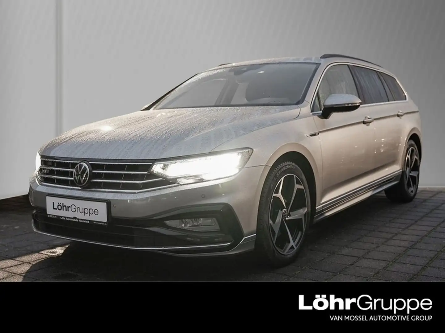 Volkswagen Passat Variant 1.5 TSI R-Line /LED/Navi/AHK/RFK Silber - 1