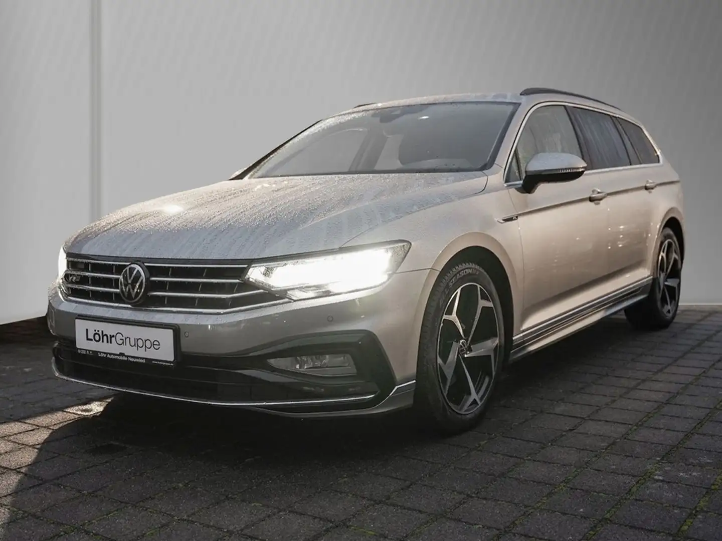 Volkswagen Passat Variant 1.5 TSI R-Line /LED/Navi/AHK/RFK Silber - 2