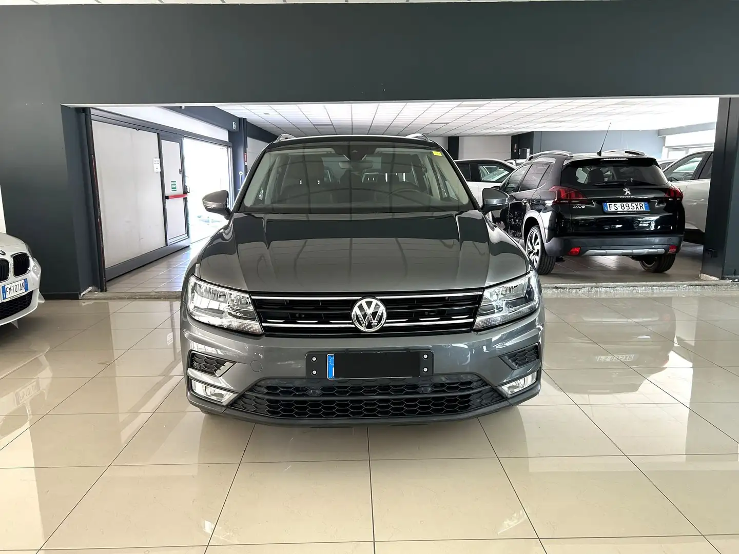 Volkswagen Tiguan Tiguan 2.0 TDI DSG 4MOTION Business Grau - 2