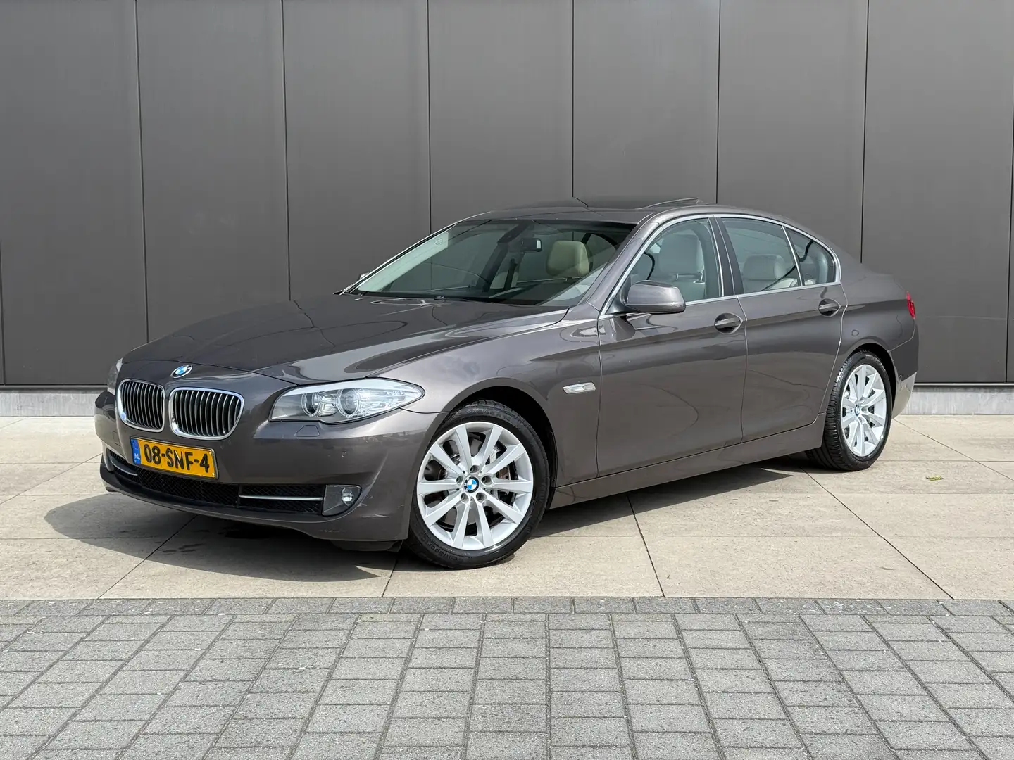 BMW 528 528i Executive Серый - 1