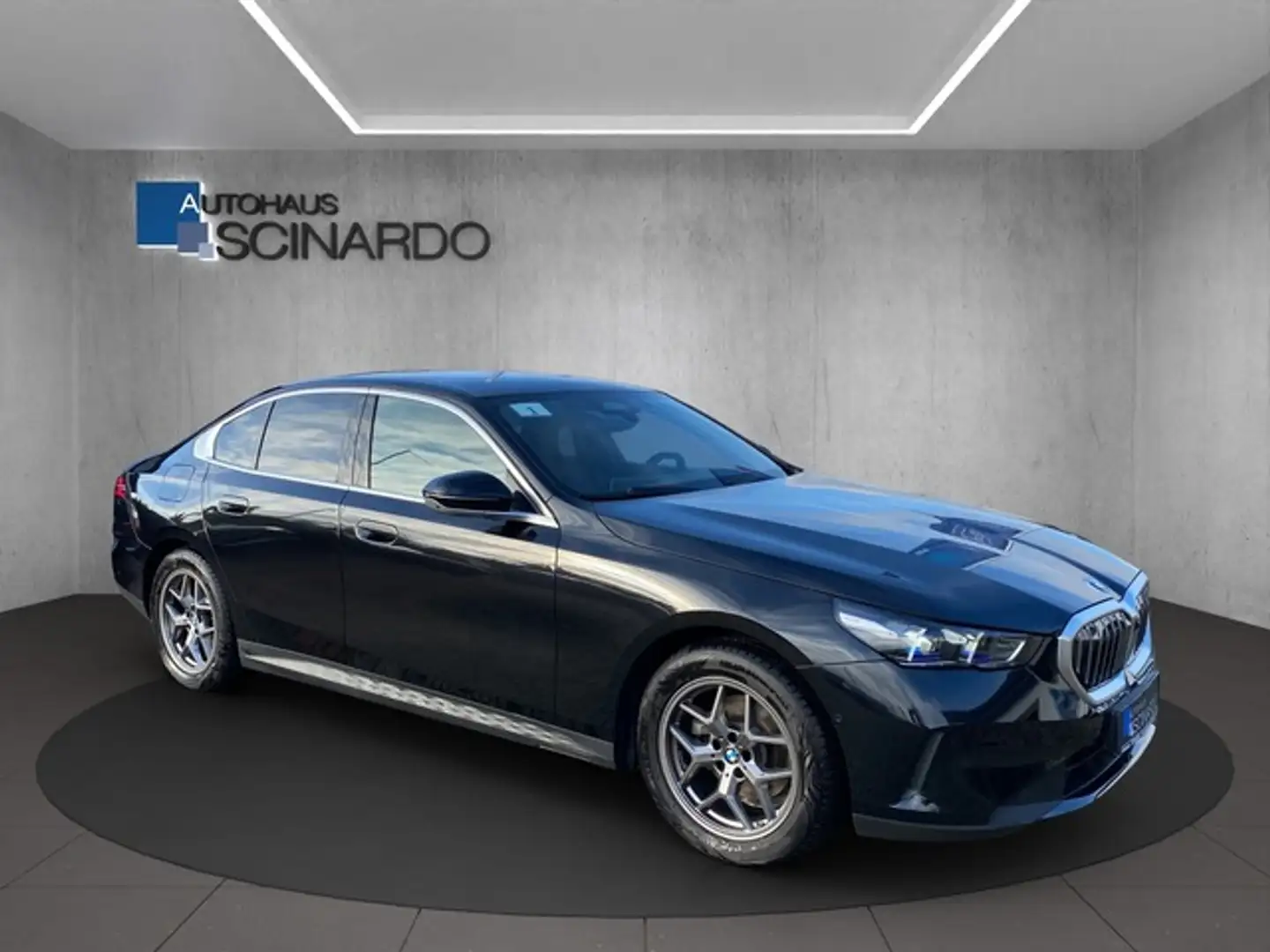 BMW 520 i NAVI*HUD*360°*Sitzlüftung*Harman-Kardon Schwarz - 2