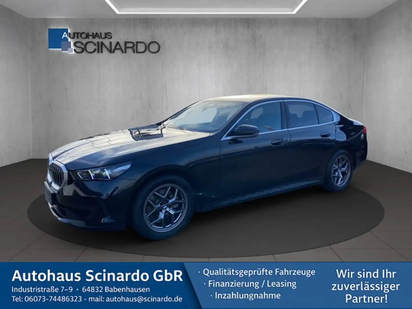 BMW 520 i NAVI*HeadUp*360°Cam*Sitzlüftung*Memory*H&K Zwart - 1