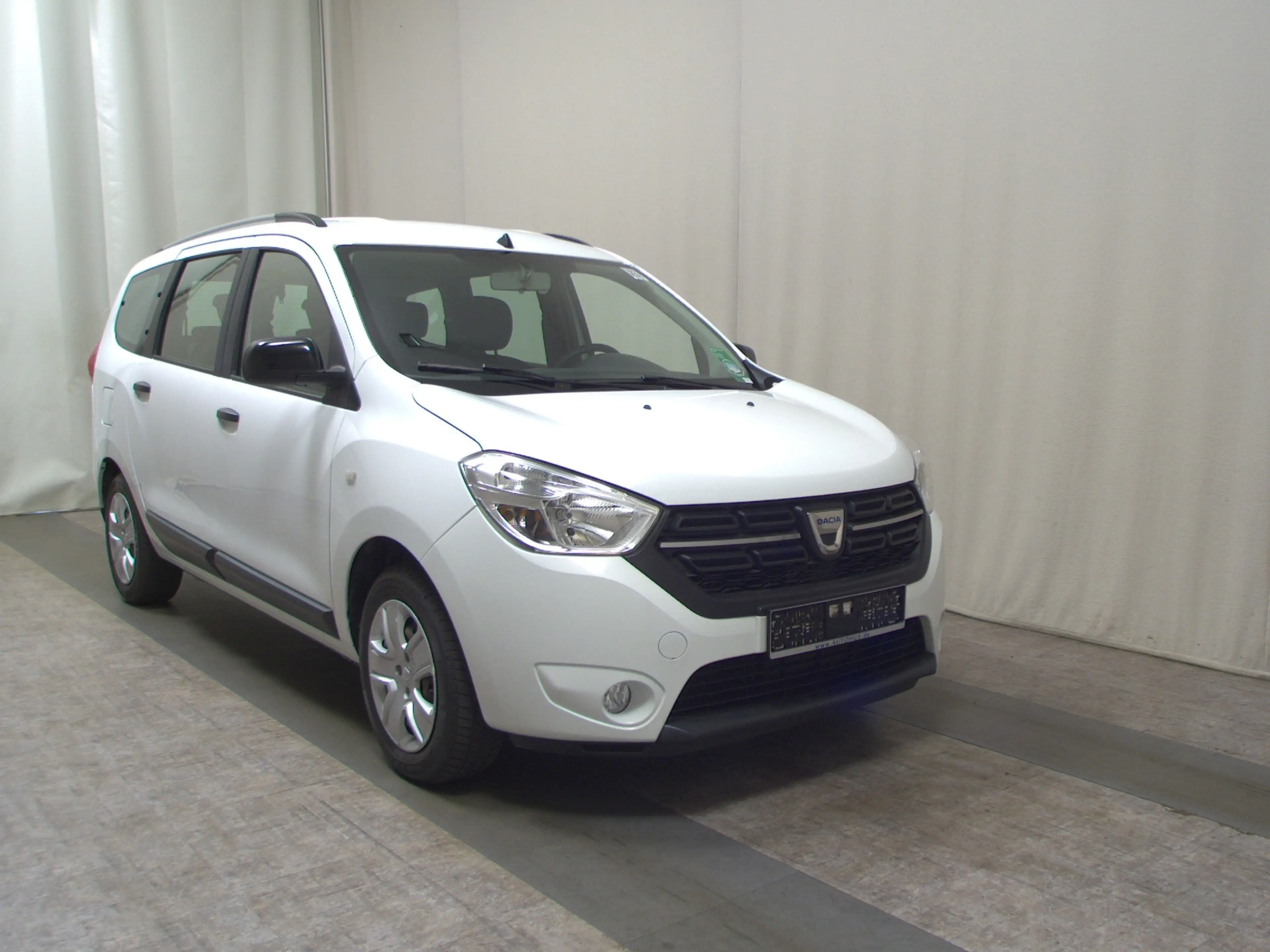 Dacia Lodgy 1.3 TCe Comfort 7-Sitzer BT Shz Tempomat — photo 3