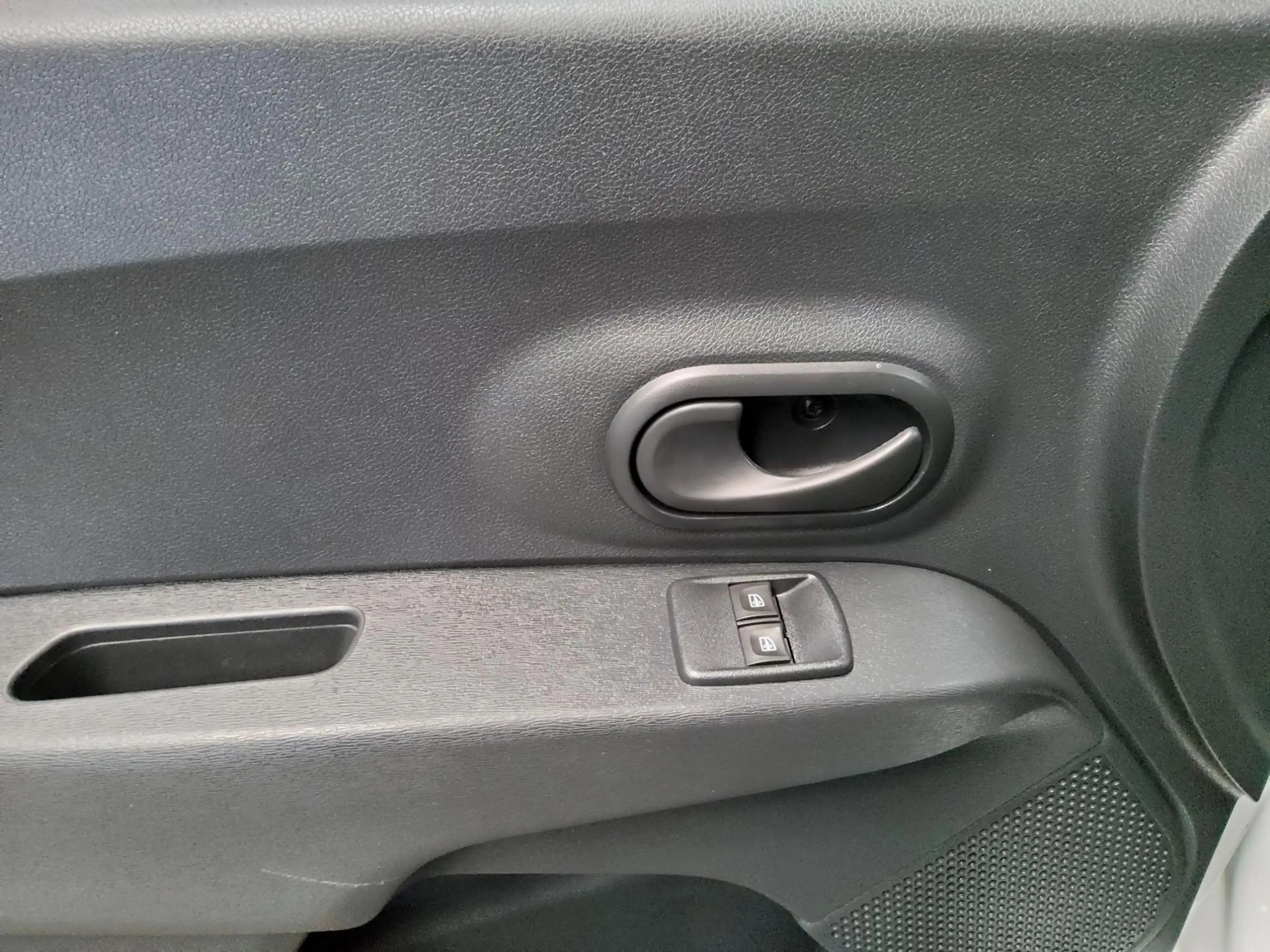 Dacia Lodgy 1.3 TCe Comfort 7-Sitzer BT Shz Tempomat — photo 9