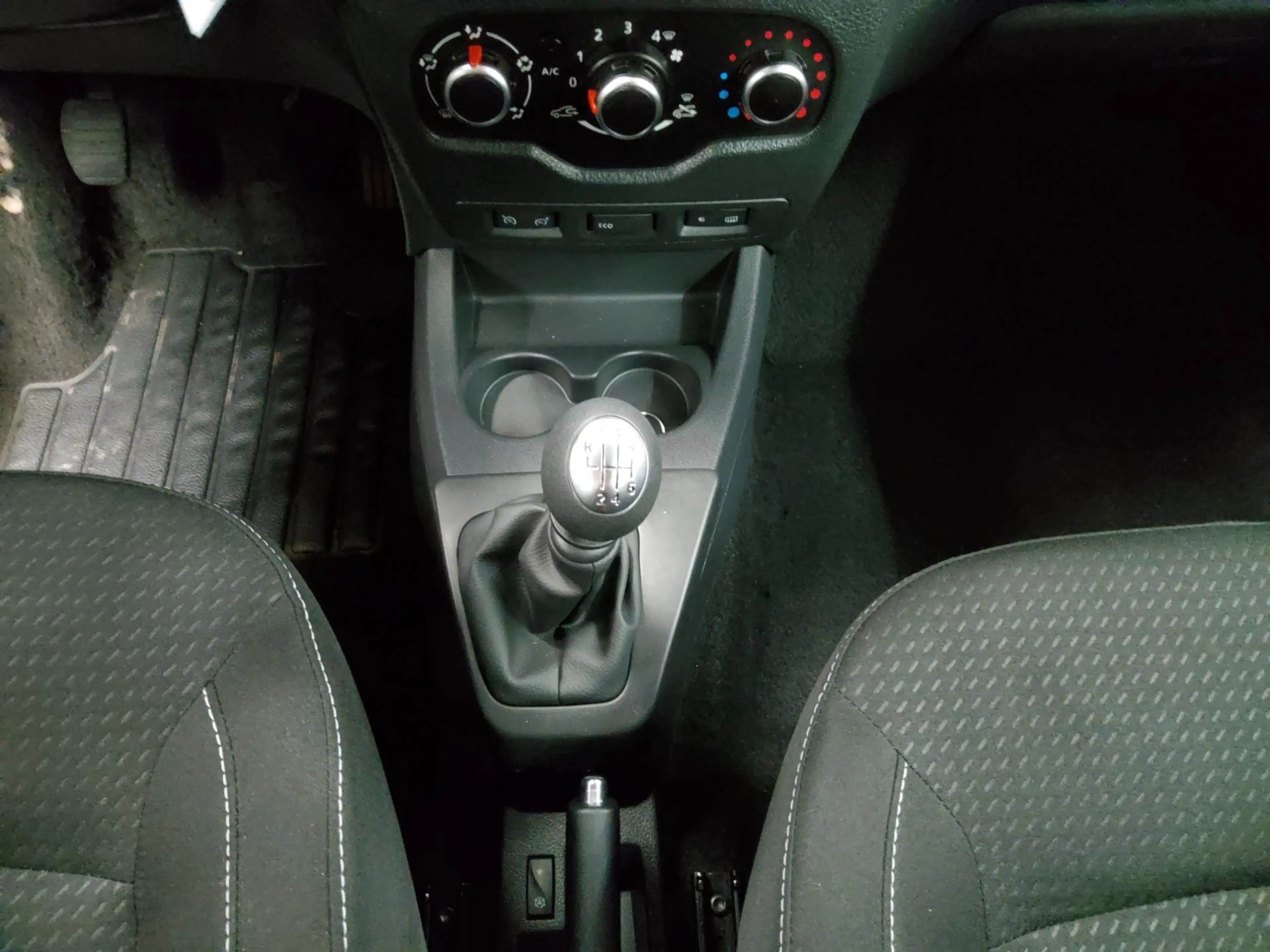Dacia Lodgy 1.3 TCe Comfort 7-Sitzer BT Shz Tempomat — photo 6