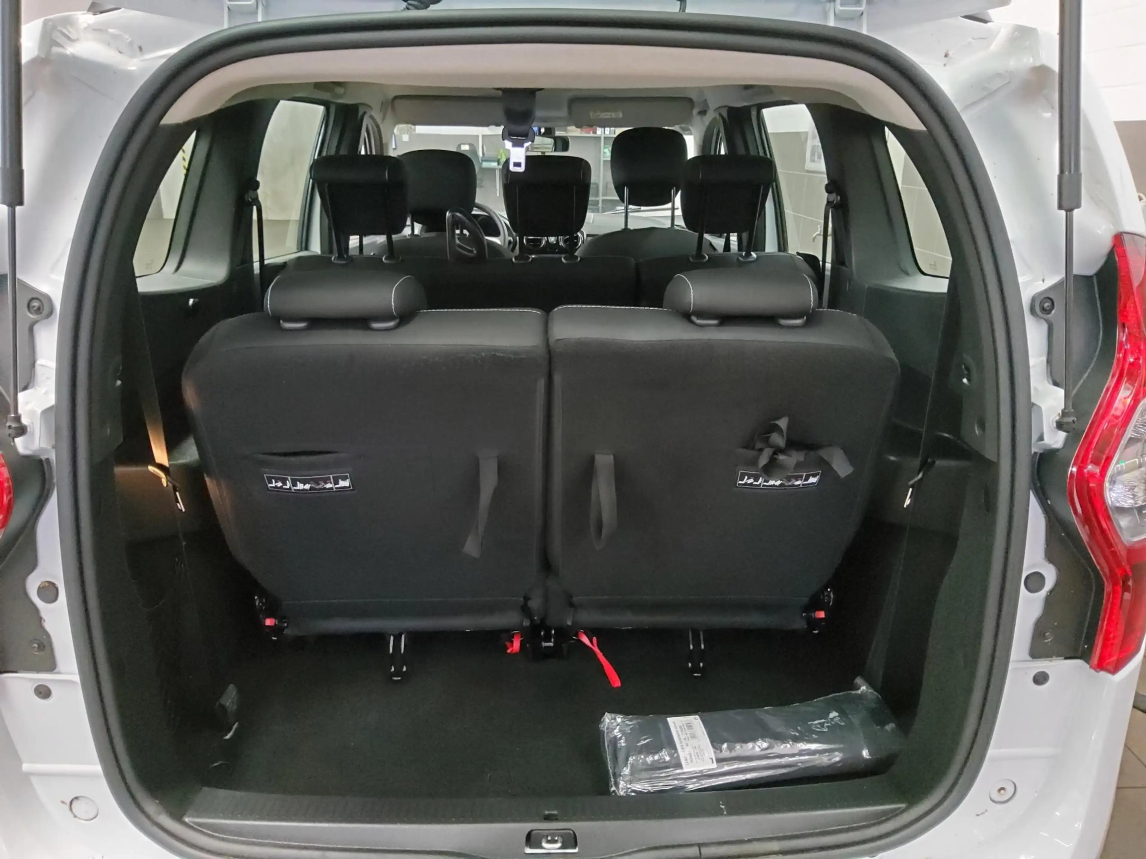 Dacia Lodgy 1.3 TCe Comfort 7-Sitzer BT Shz Tempomat — photo 11
