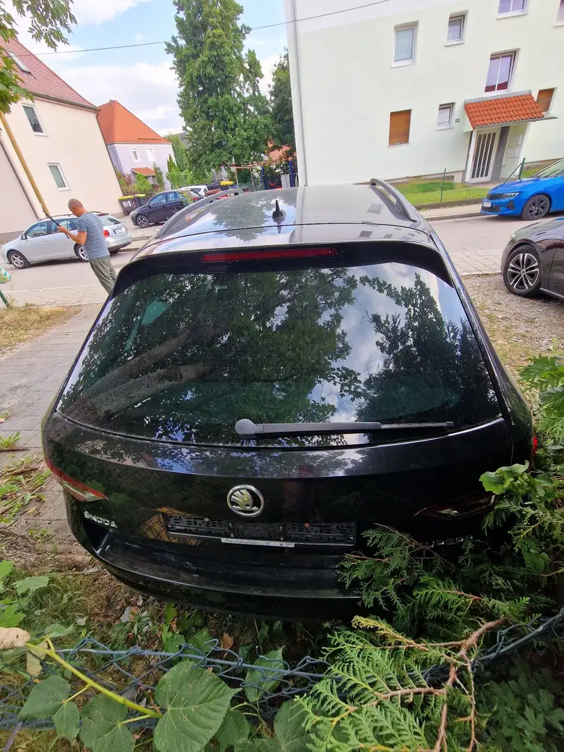 Skoda Superb Combi 2.0 TDI DSG Ambition - 1