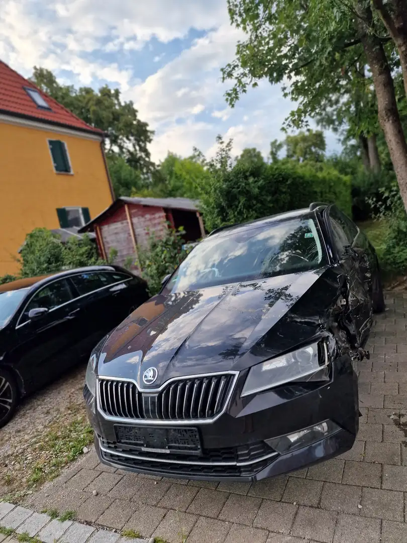 Skoda Superb Combi 2.0 TDI DSG Ambition - 2