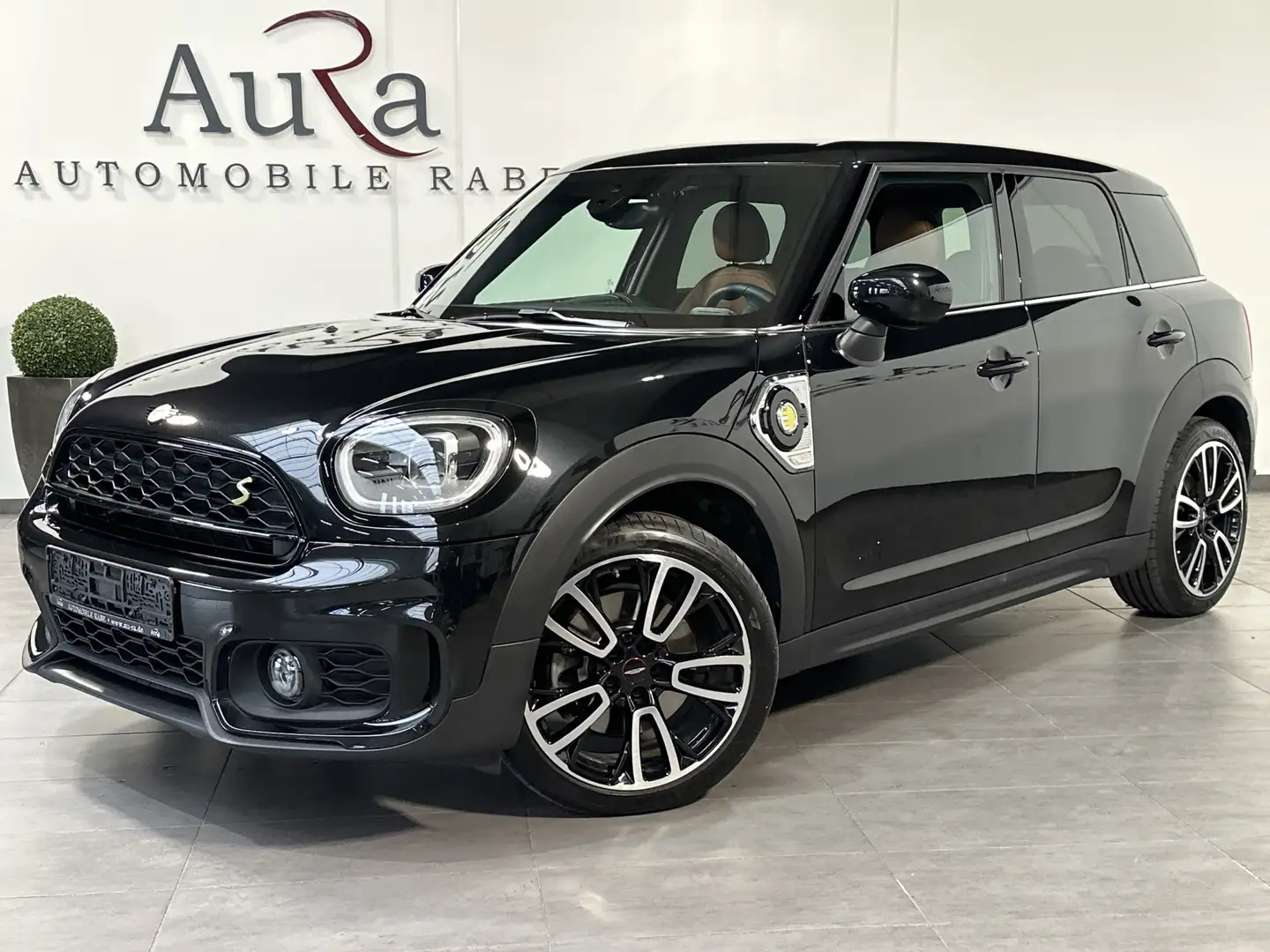 MINI Cooper SE Countryman JCW All4 NAV+LED+19ZOLL+KAM Schwarz - 1