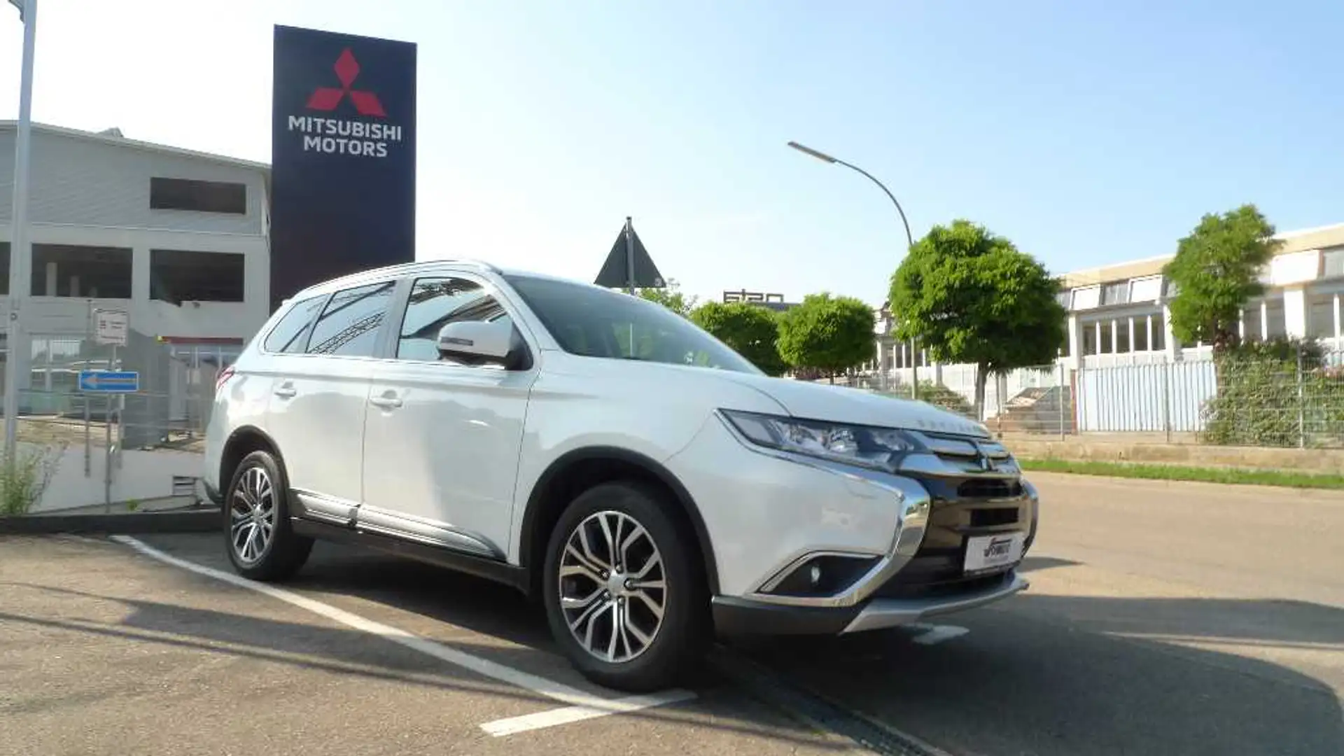 Mitsubishi Outlander Edition+ 2.0 4WD CVT Automatik Top! Blanc - 1