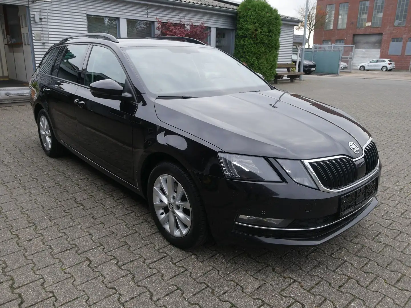 Skoda Octavia Combi 2.0 TDI Style Business Amundsen Schwarz - 1