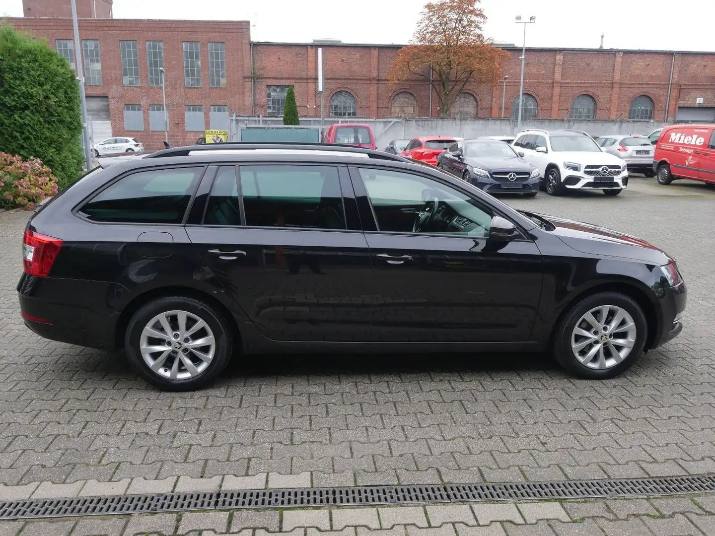 Skoda Octavia Combi 2.0 TDI Style Business Amundsen Schwarz - 2