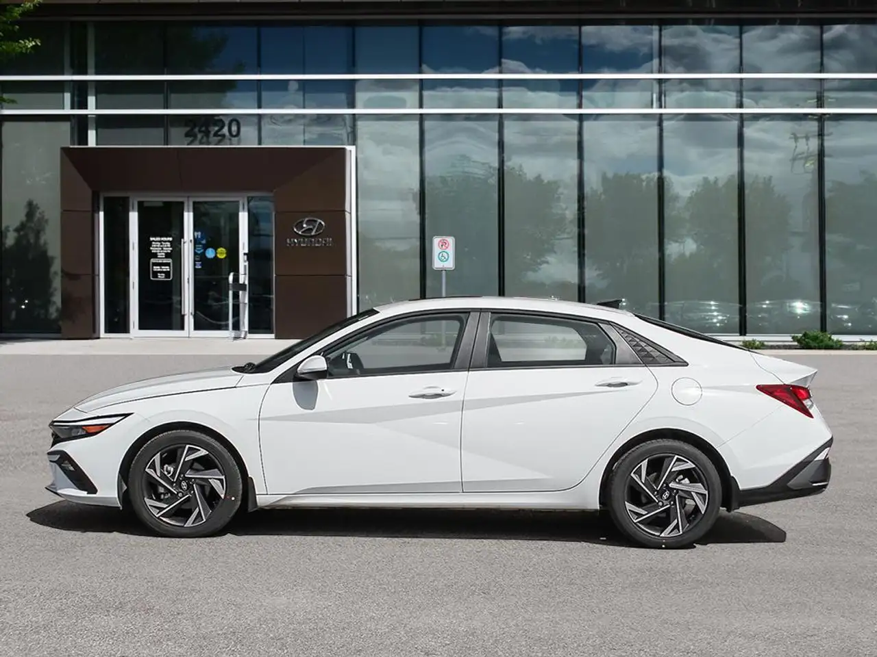 Hyundai ELANTRA fotografie Hyundai ELANTRA
