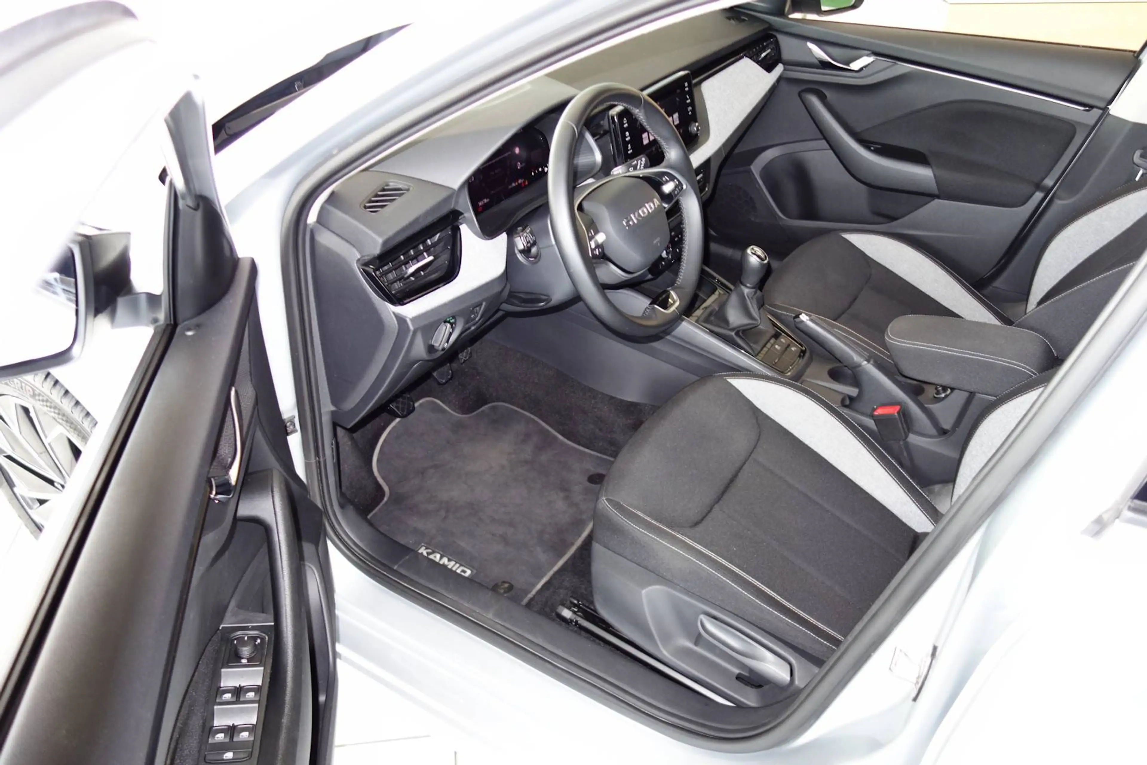 Skoda Kamiq 1.0 TSI 116PS Selection SHZ,PP,Rückfahrkamera — photo 4