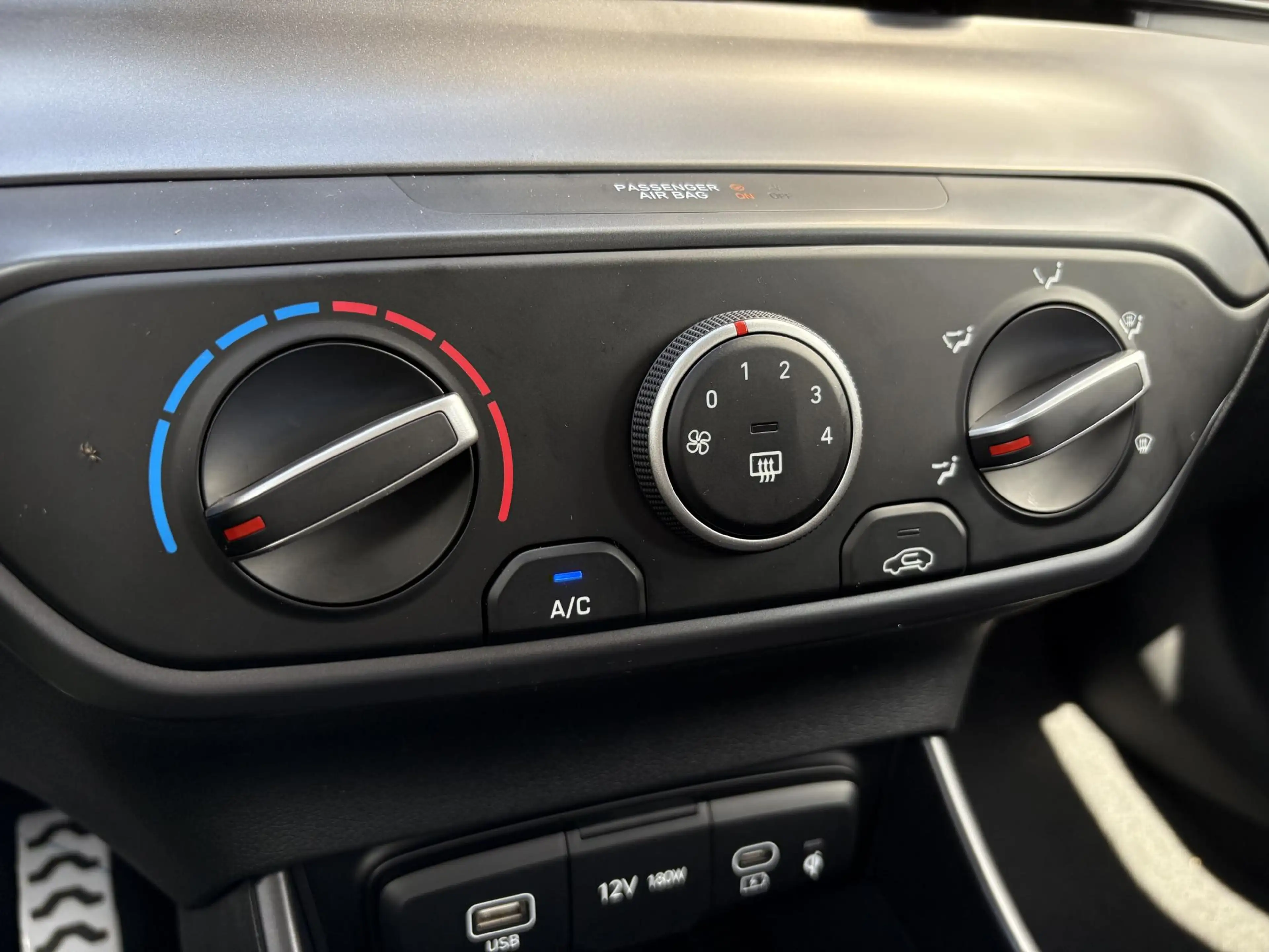 Hyundai BAYON 1.0 T-GDI Comfort / Two-tone / Navigatie / Cruise — photo 4