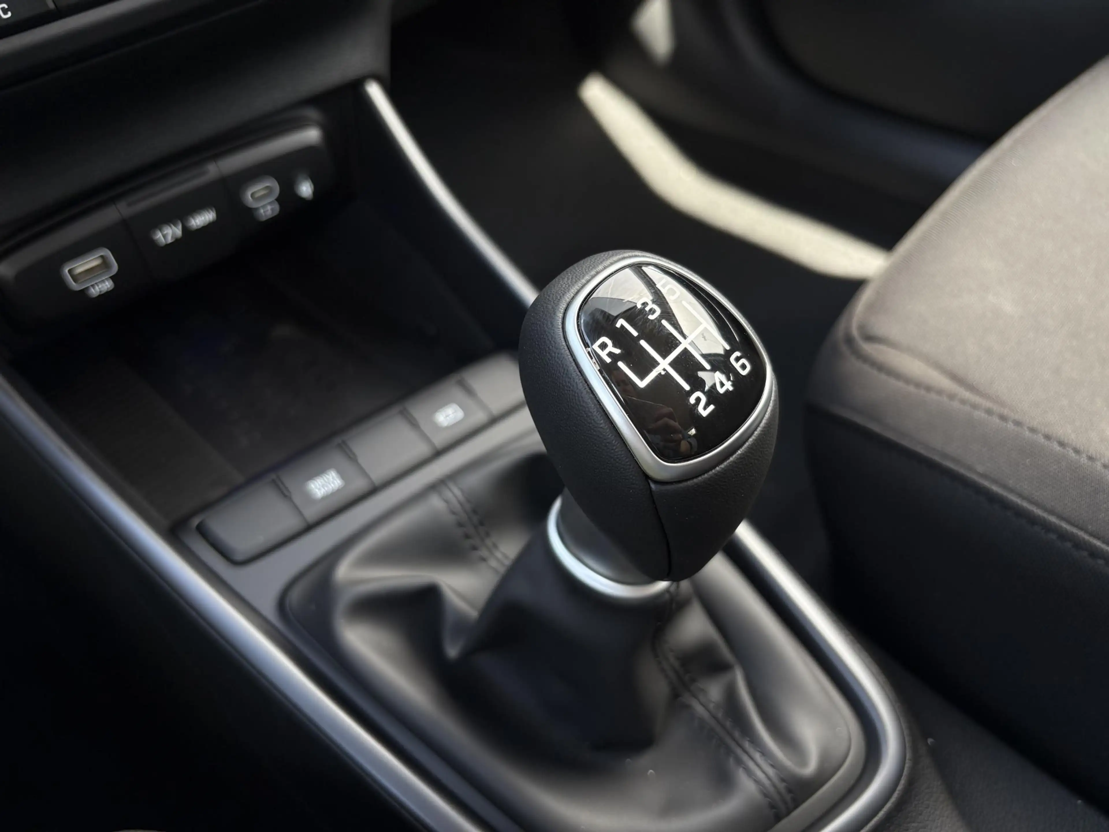 Hyundai BAYON 1.0 T-GDI Comfort / Two-tone / Navigatie / Cruise — photo 21
