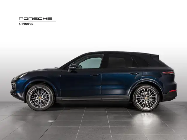 Porsche Cayenne view 3