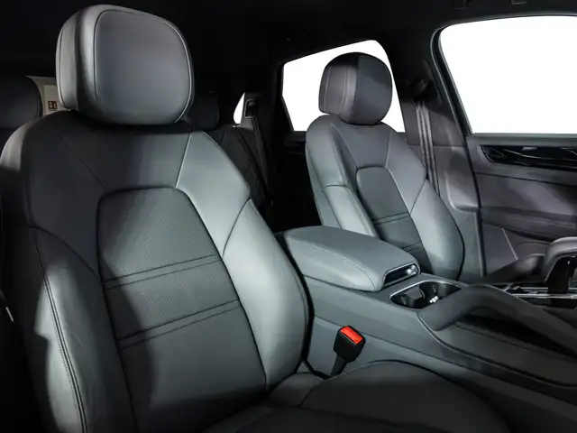 Porsche Cayenne view 11