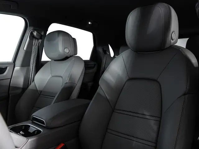 Porsche Cayenne view 12