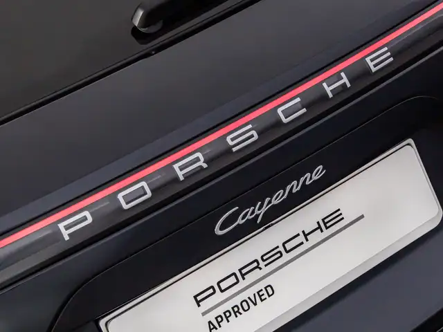 Porsche Cayenne view 16