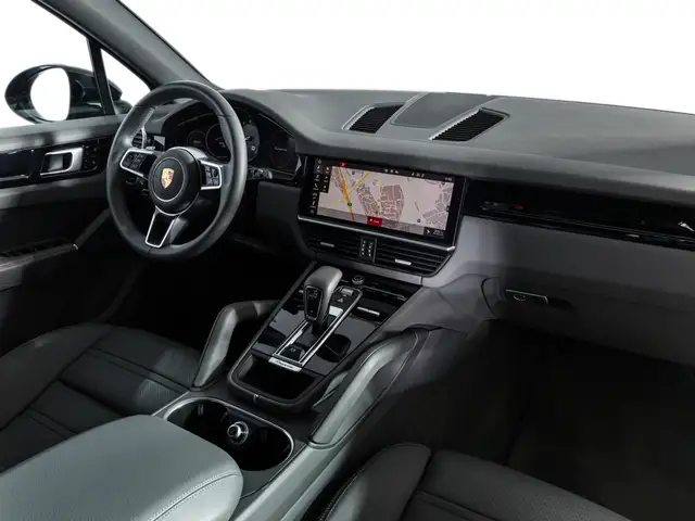 Porsche Cayenne view 8
