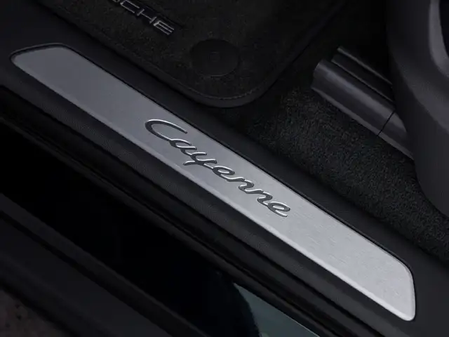 Porsche Cayenne view 13